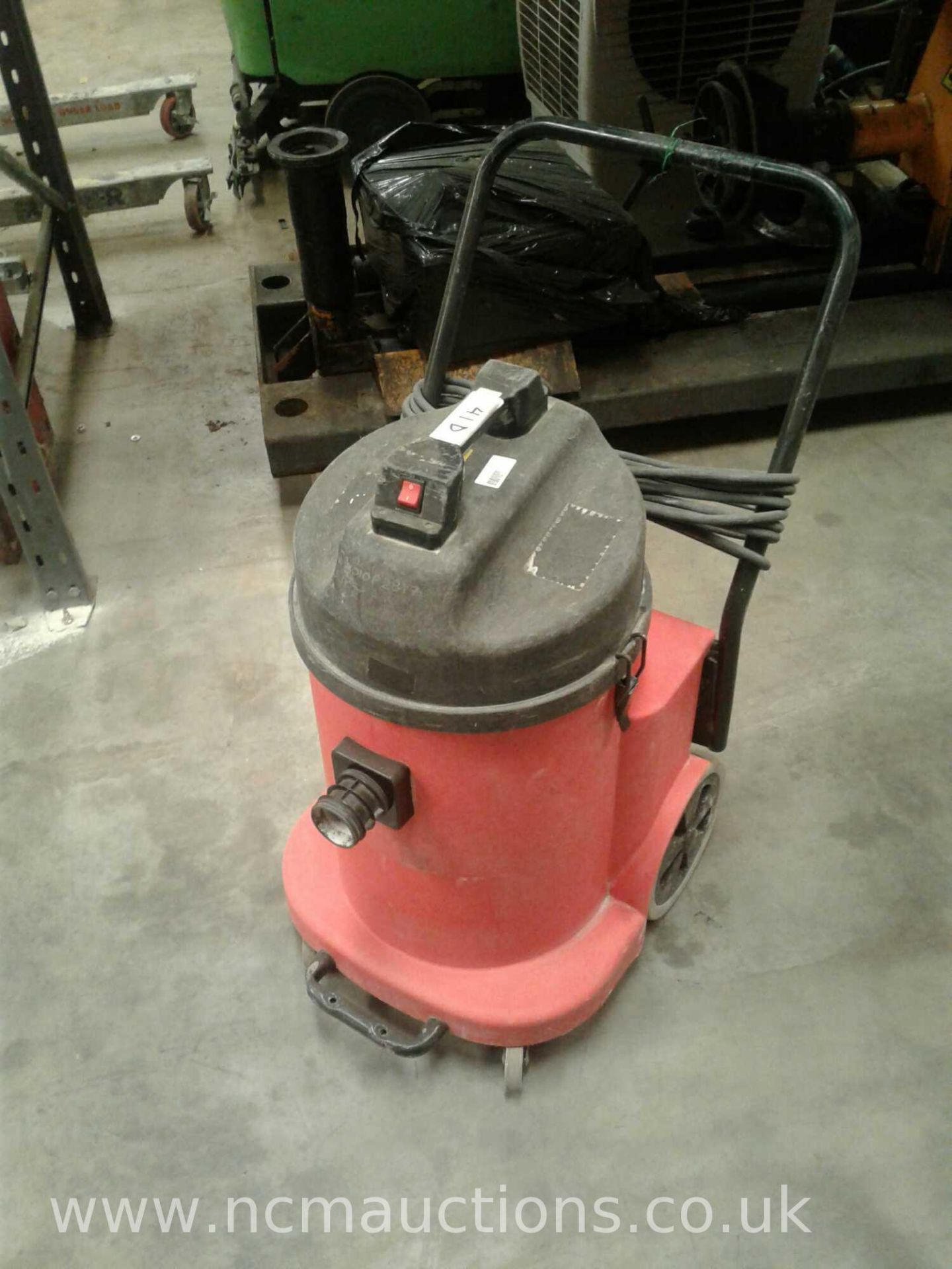 Numatic vacuum cleaner - Image 2 of 2