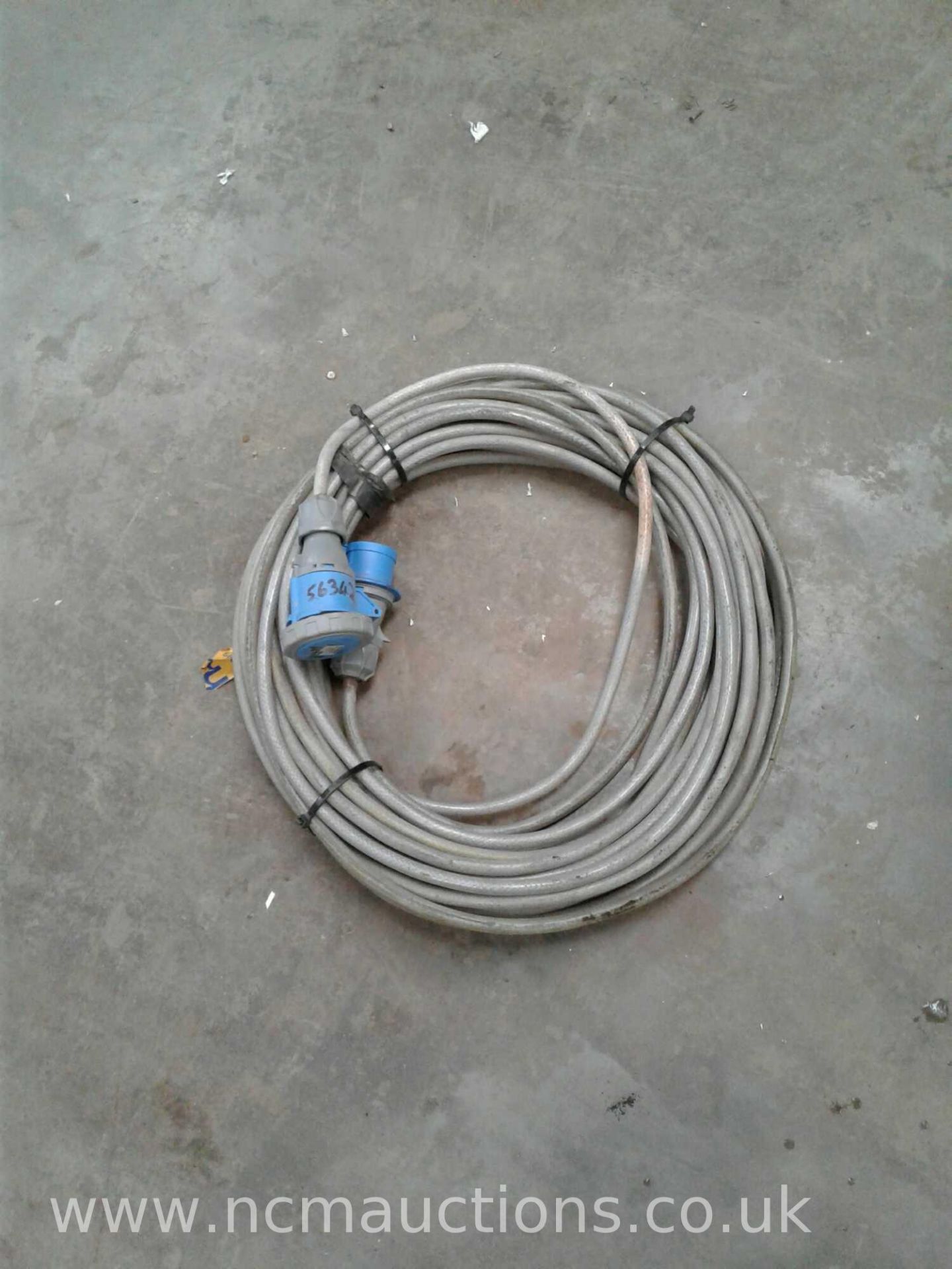 32 amp 240 volt extension lead