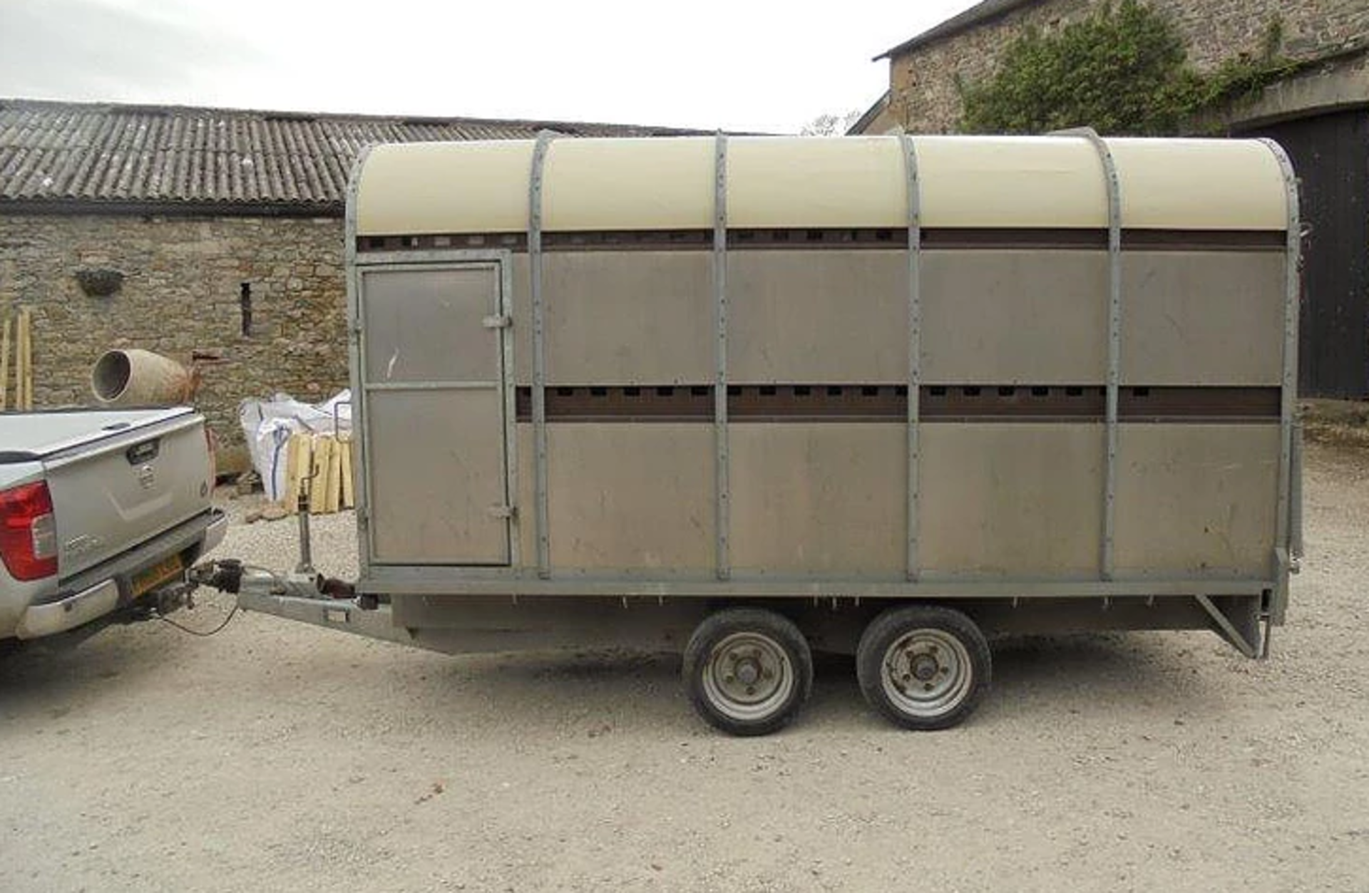 2009 Bateson 60LT Livestock Trailer - Image 2 of 11