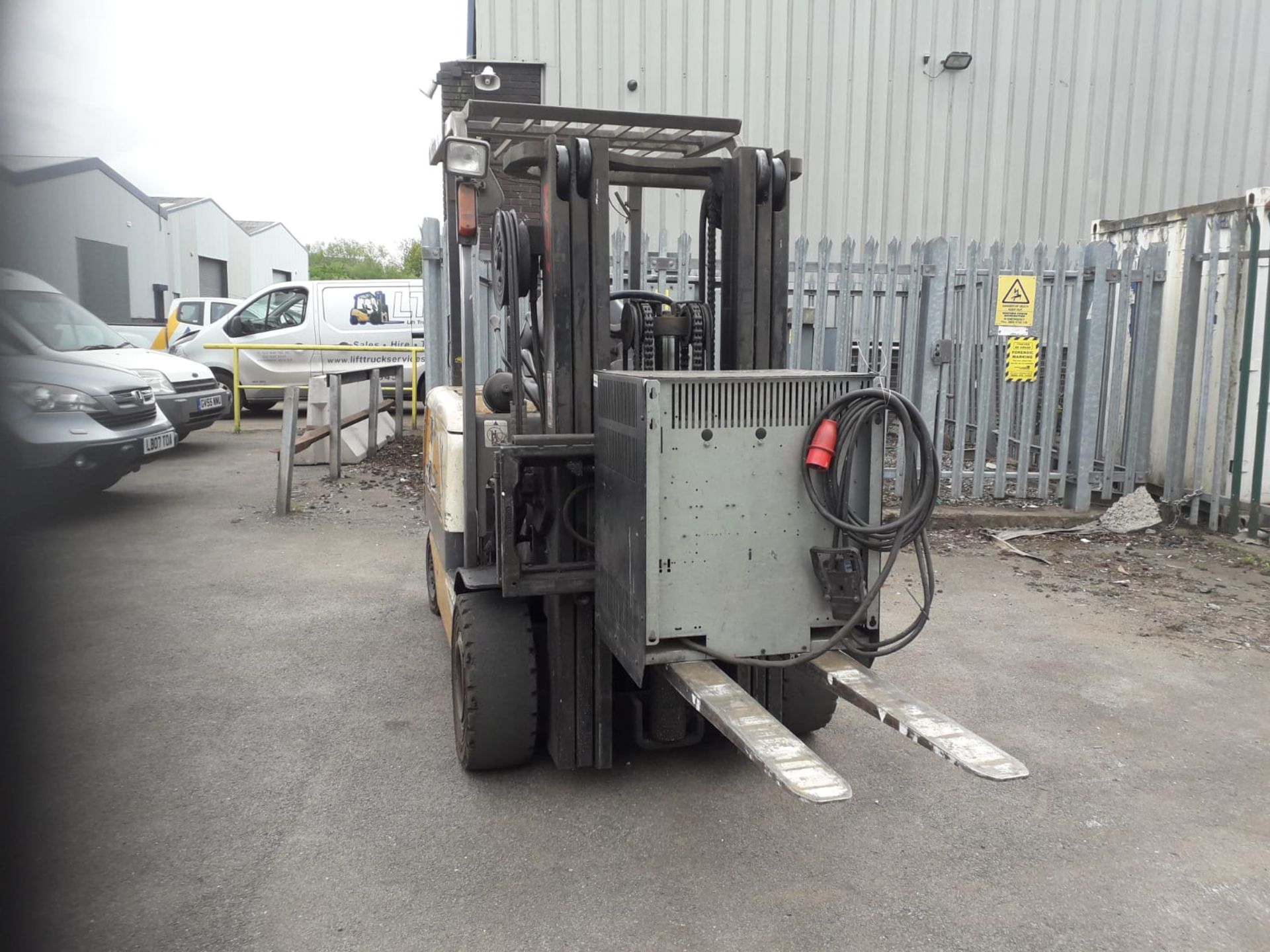 TCM 2.5 Tonne Electric Forklift - Image 3 of 6