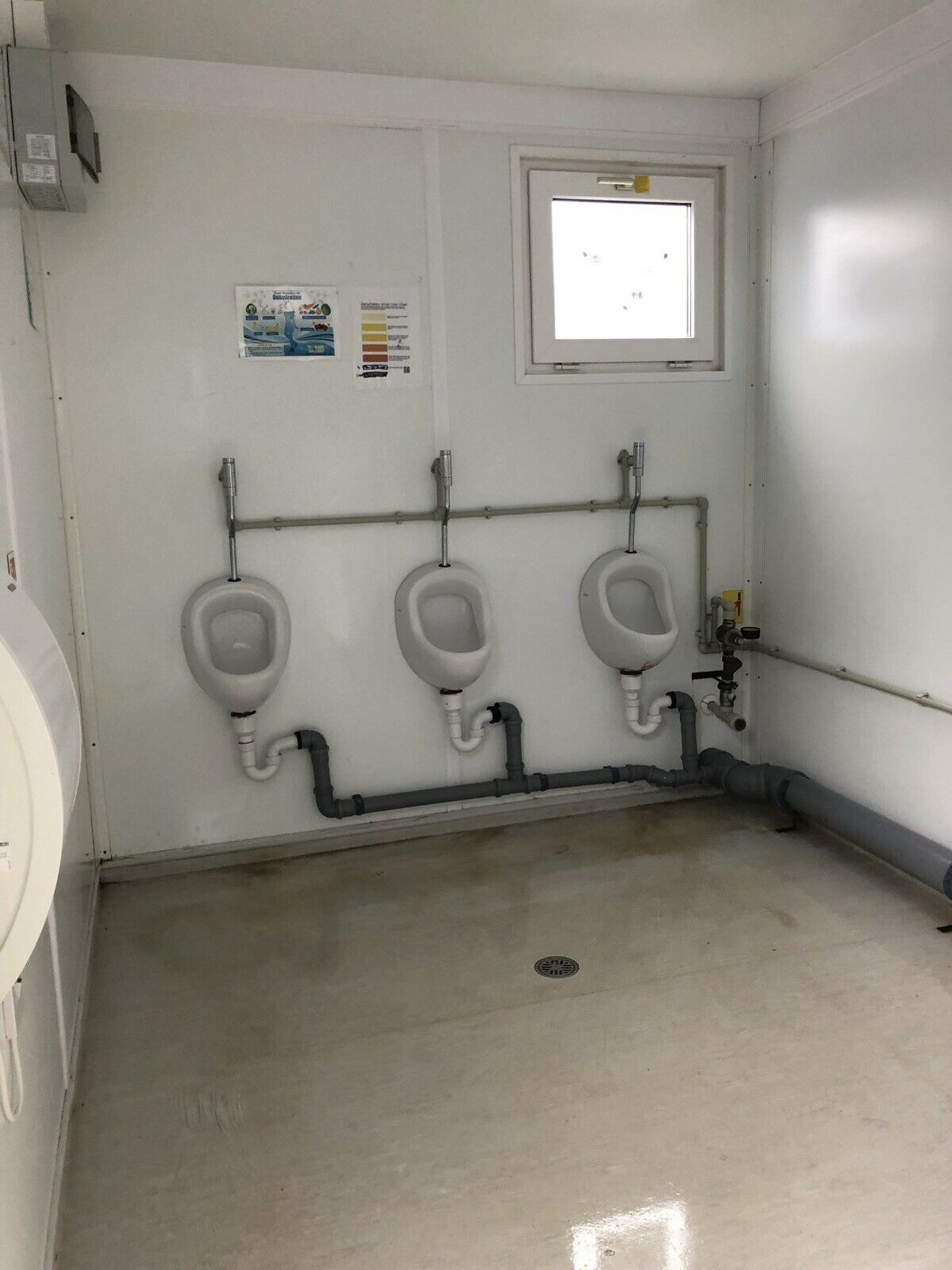 Gents Toilet Block - Image 6 of 10