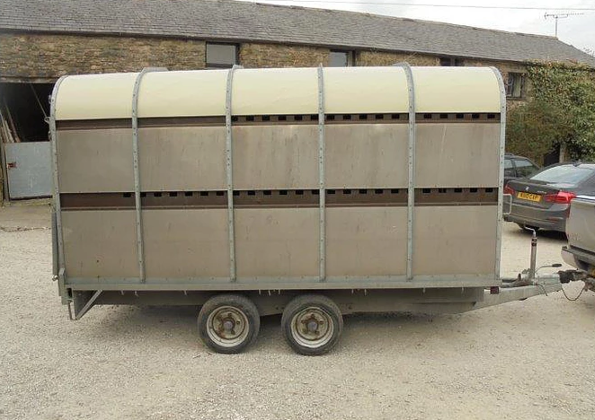 2009 Bateson 60LT Livestock Trailer - Image 5 of 11