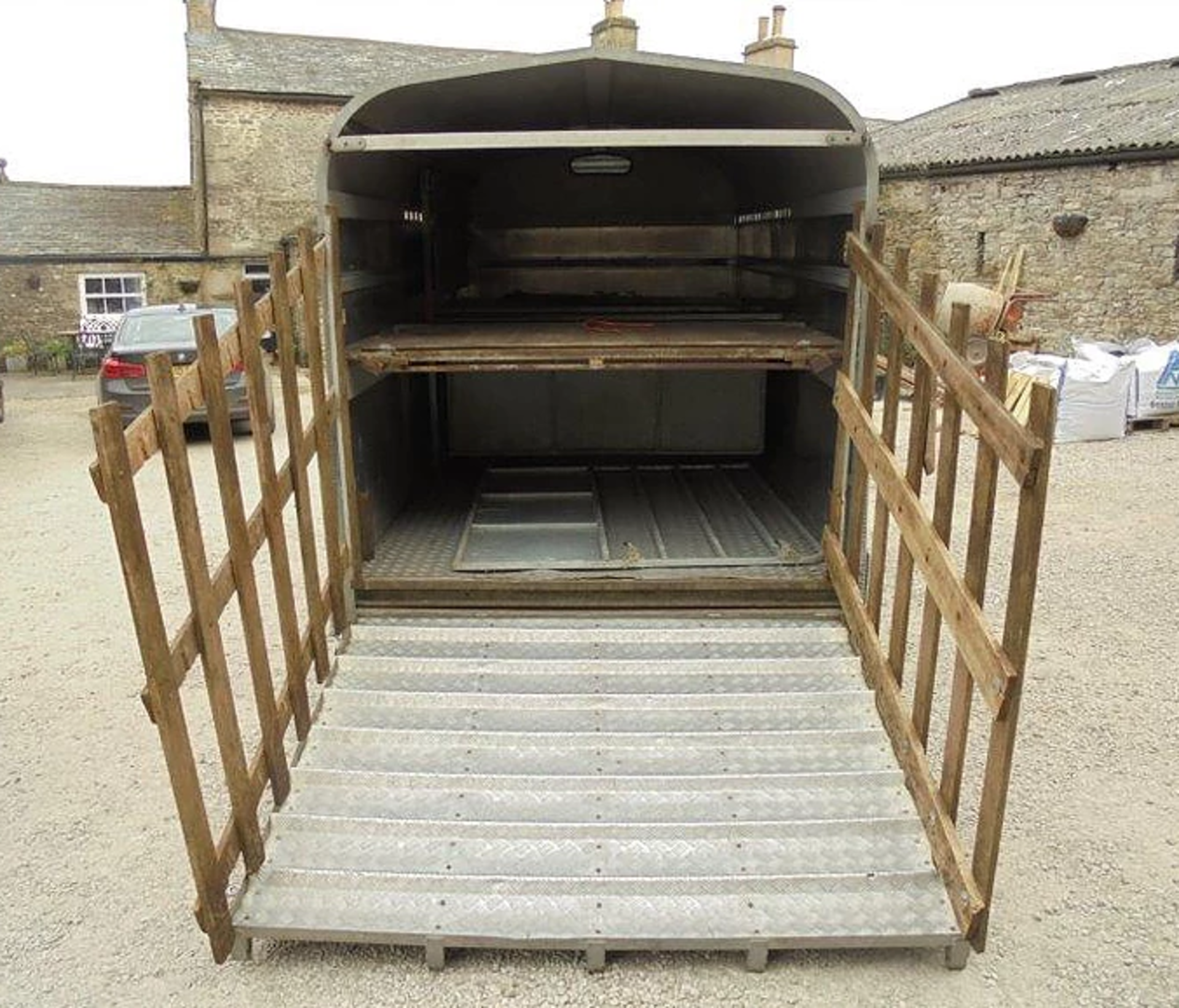 2009 Bateson 60LT Livestock Trailer - Image 9 of 11