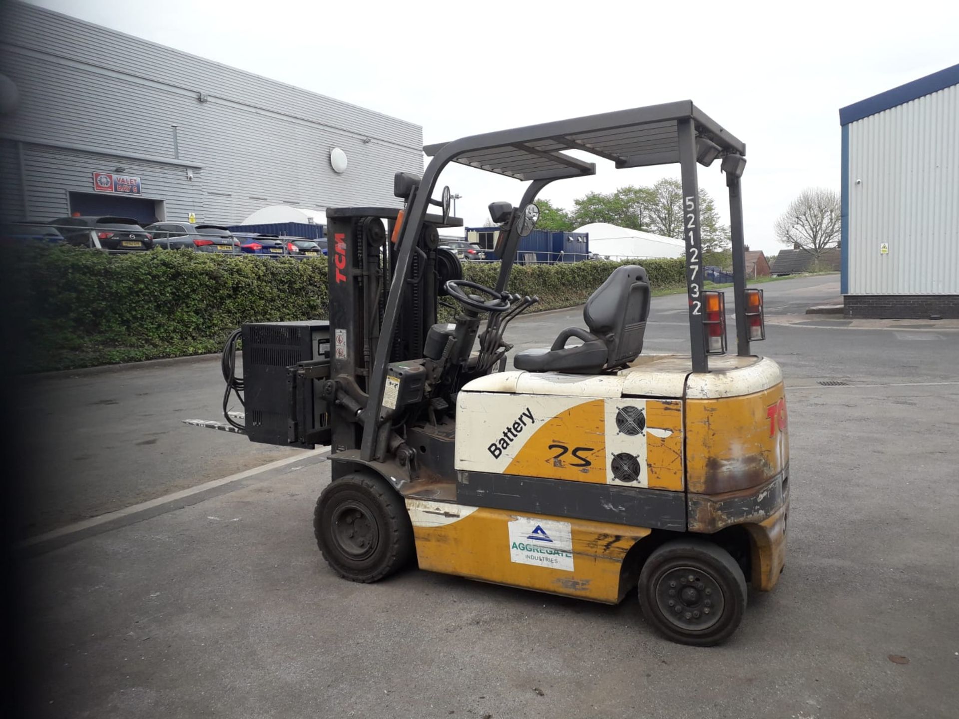 TCM 2.5 Tonne Electric Forklift - Image 5 of 6