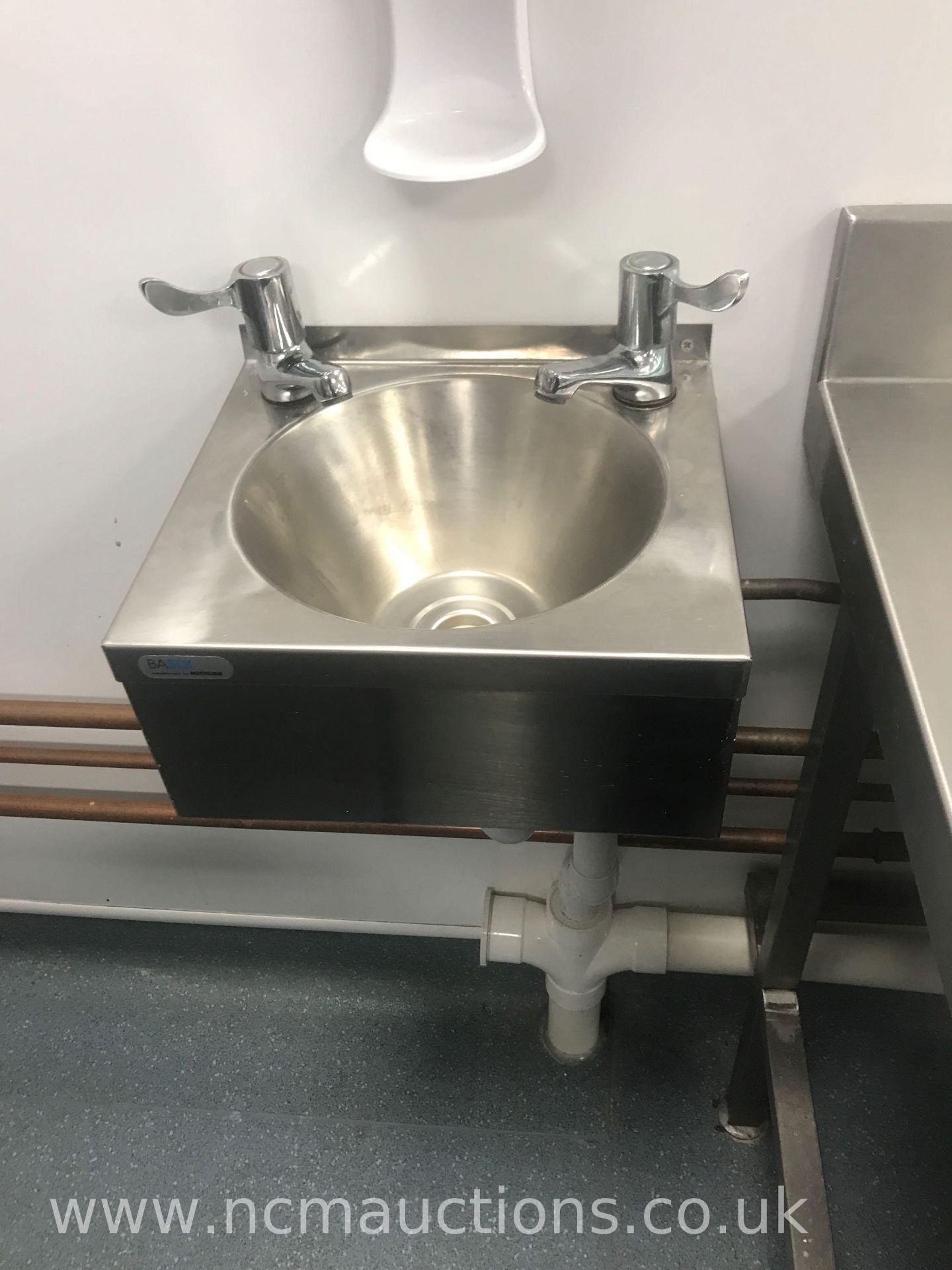 Hand Wash Basin - Image 2 of 3