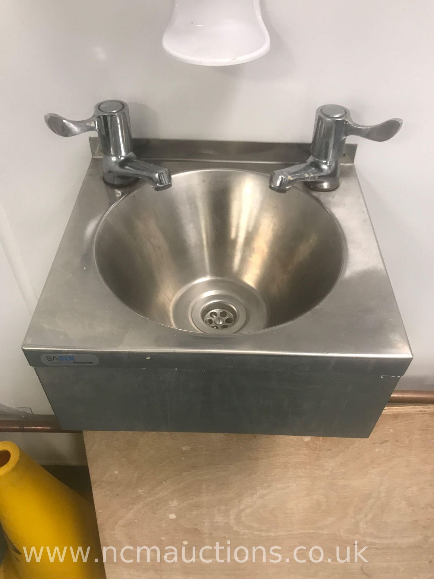 Hand Wash Basin - Image 2 of 2