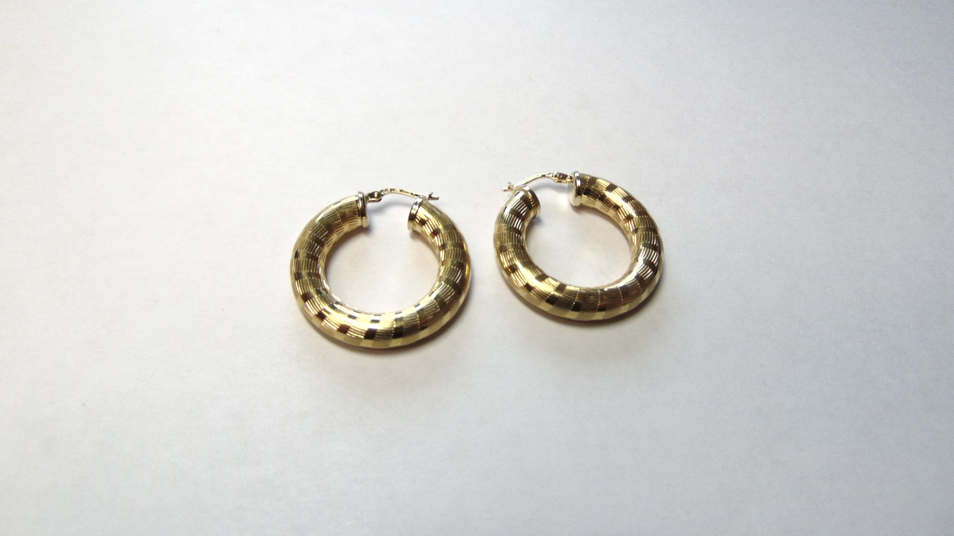 18ct Yellow Gold Patterned Creole Earrings