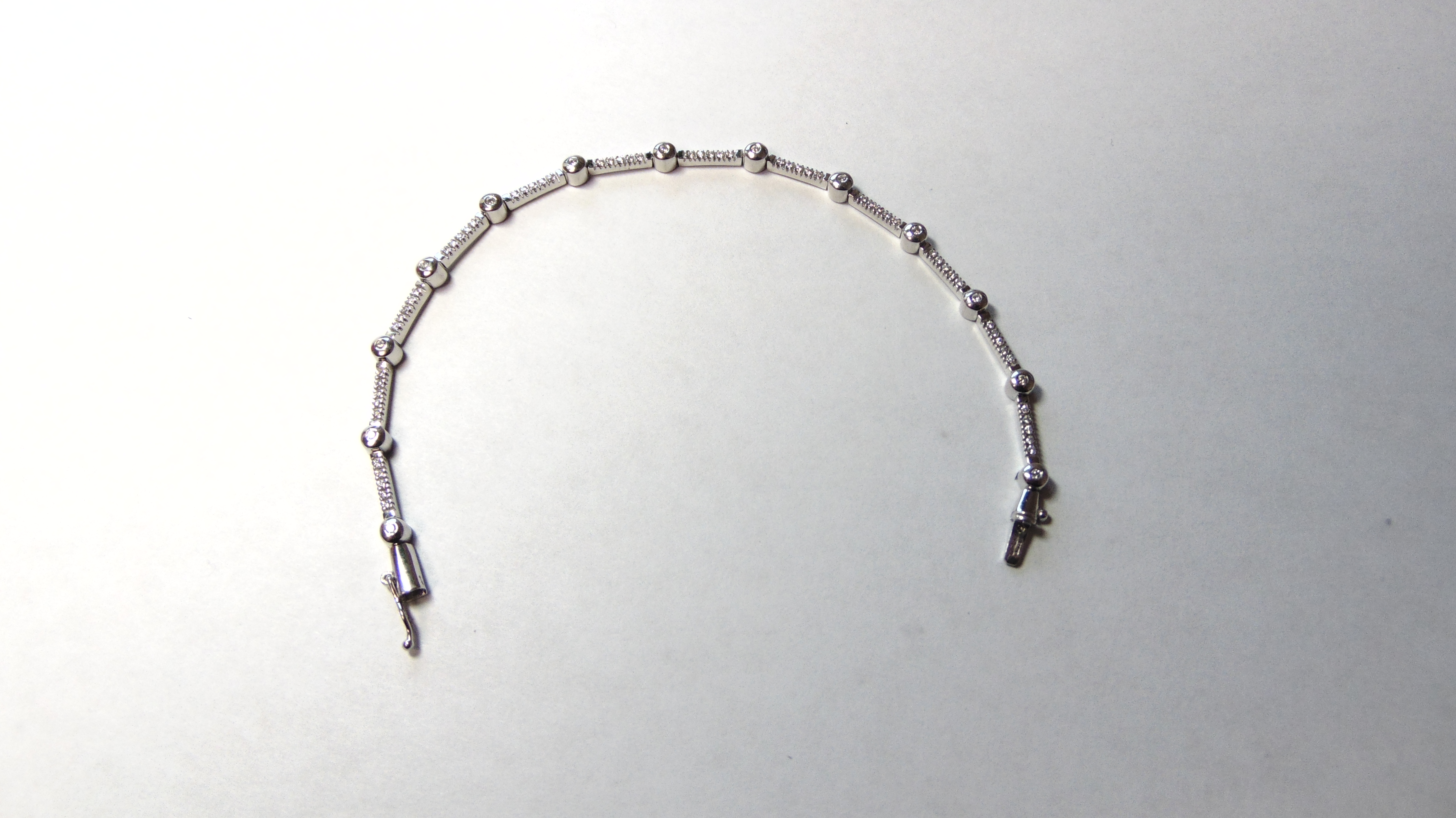 18ct White Gold Diamond Circle and Line Bracelet