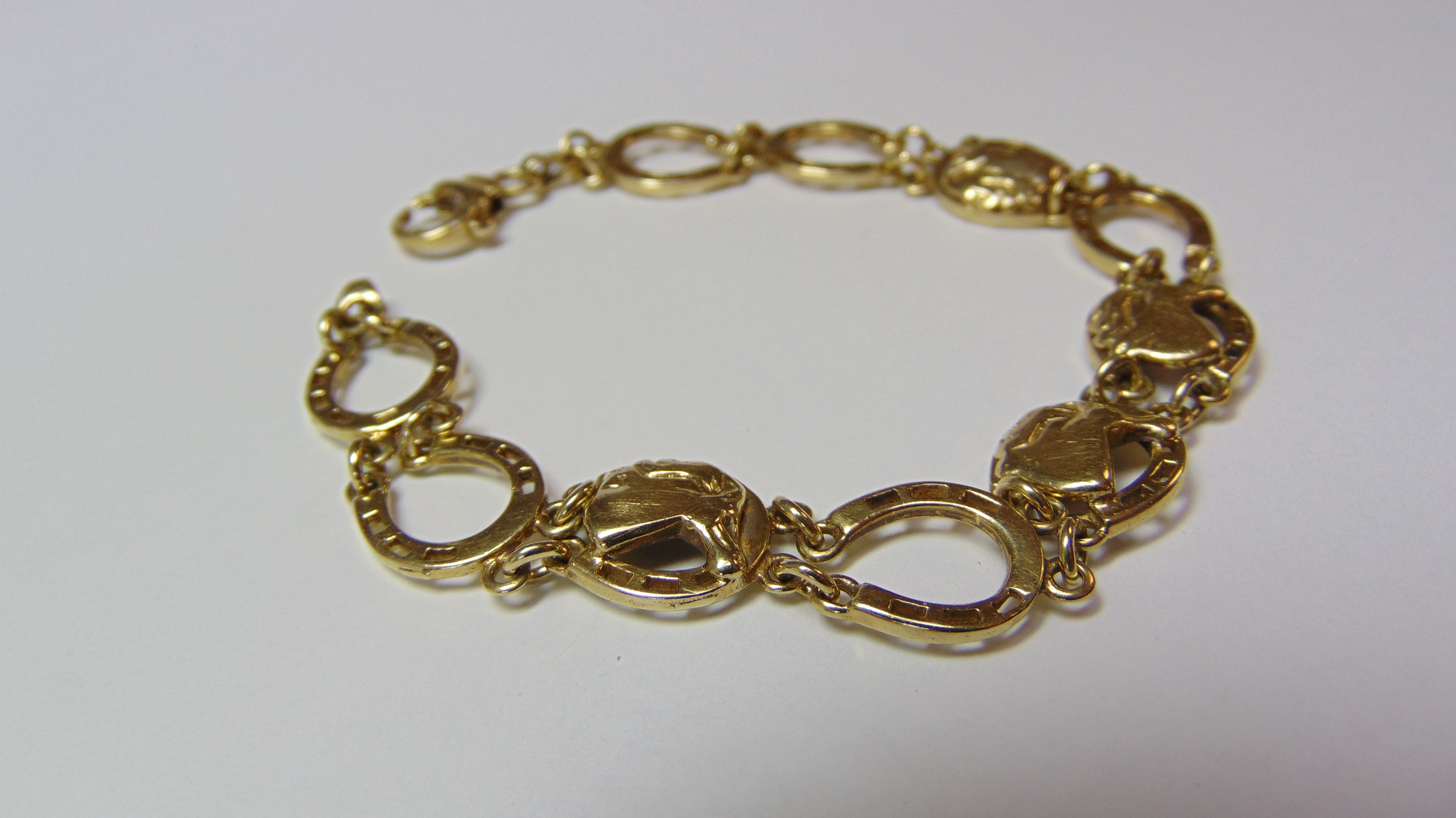 9ct Yellow Gold Horse Shoe Bracelet