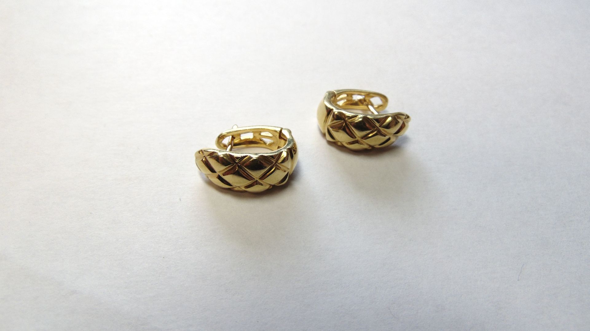 18ct Yellow Gold Patterned Stud Earrings