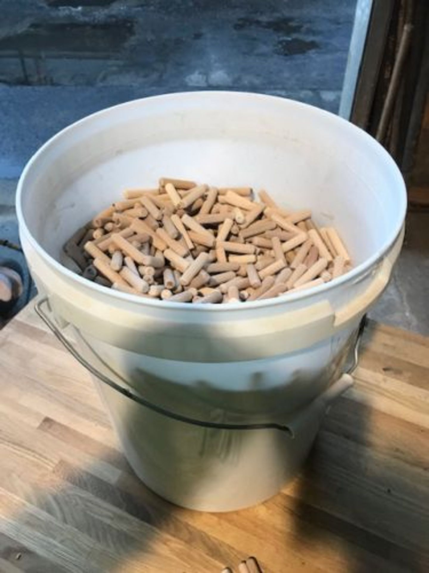 Large tub of dowels 45mm x 10mm