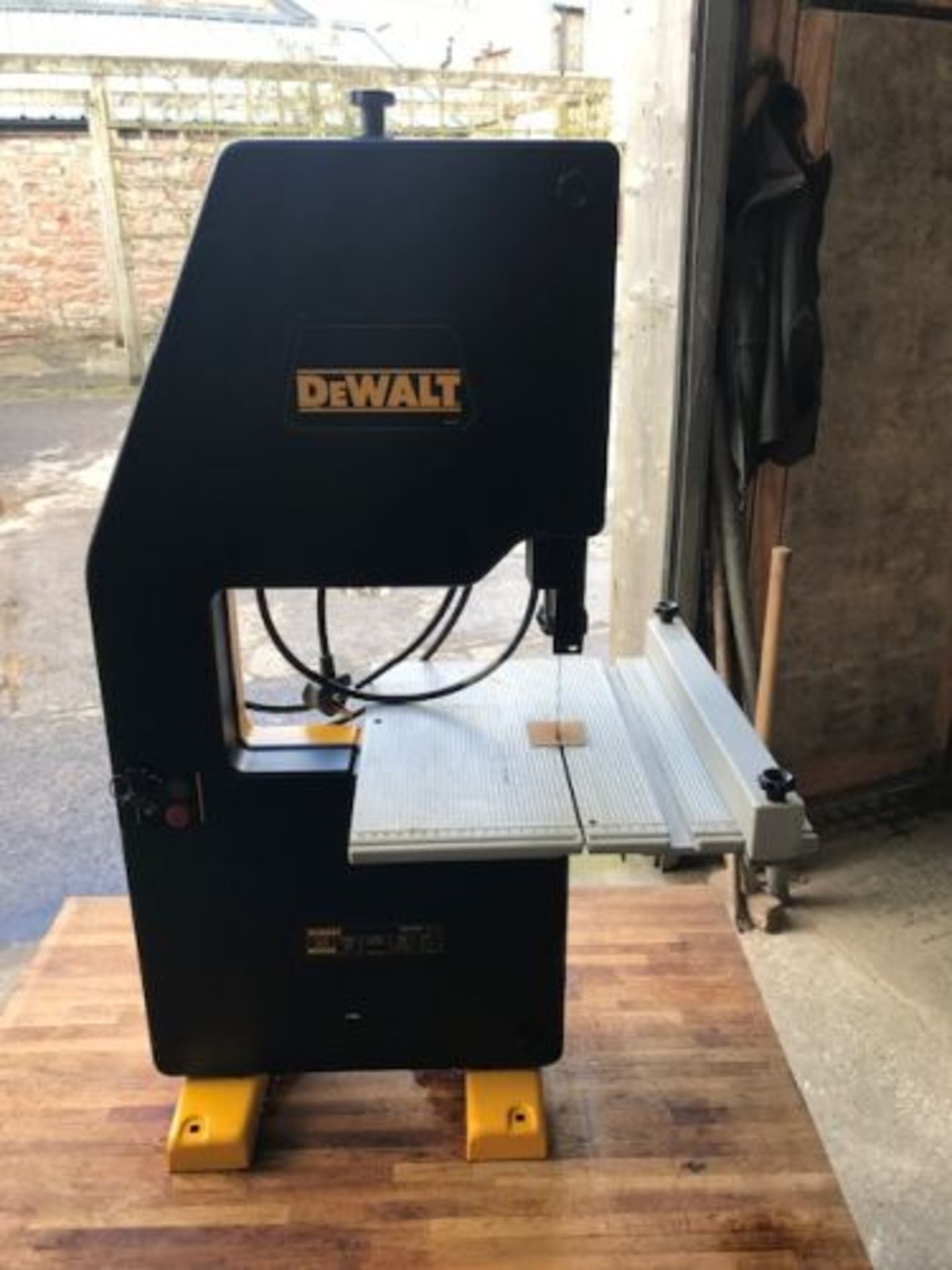 Bench top Dewalt DW738 240V bandsaw year 2004