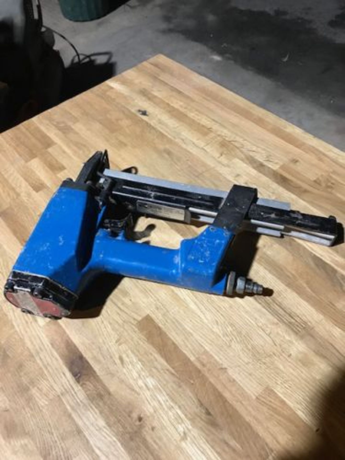 Josef Kihlberg air staple gun 16-44mm - Image 2 of 3