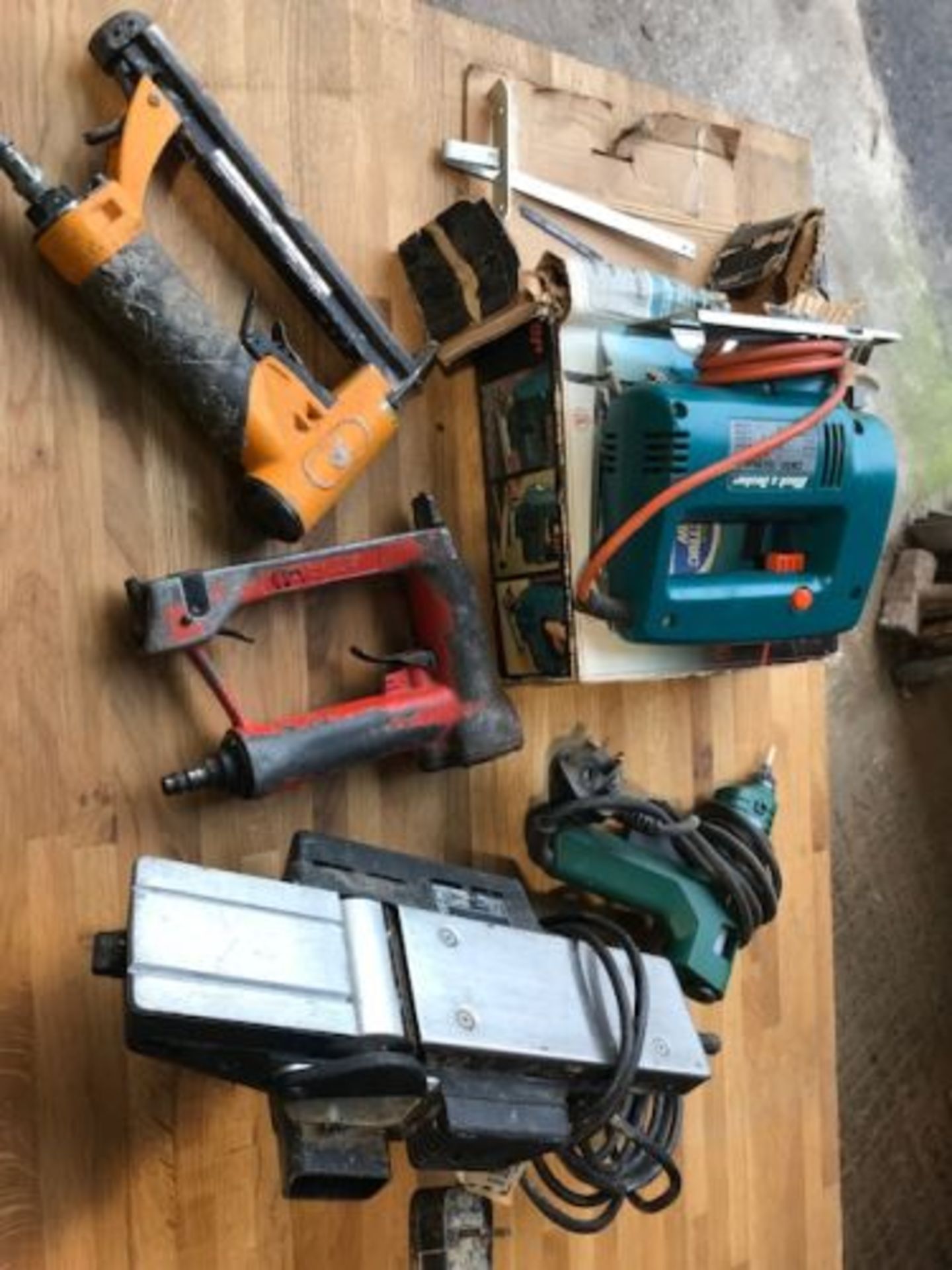 Black & Decker jigsaw Black & Decker Planer 2 air staple guns 1 glue gun - Image 2 of 2