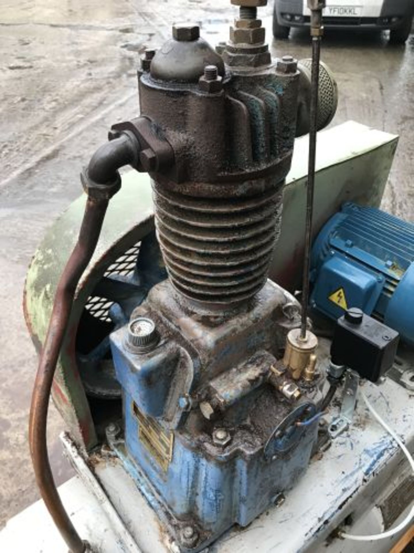 Broom&Wade big compressor/year 1951/original gauge/motor type FA50/new starter box/4 stroke - Bild 3 aus 7