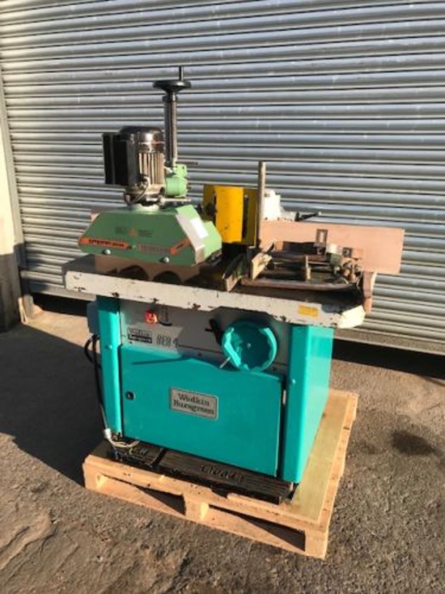 Wadkin BER4 Spindle Moulder with Steff2034 power feed unit foot brake stop
