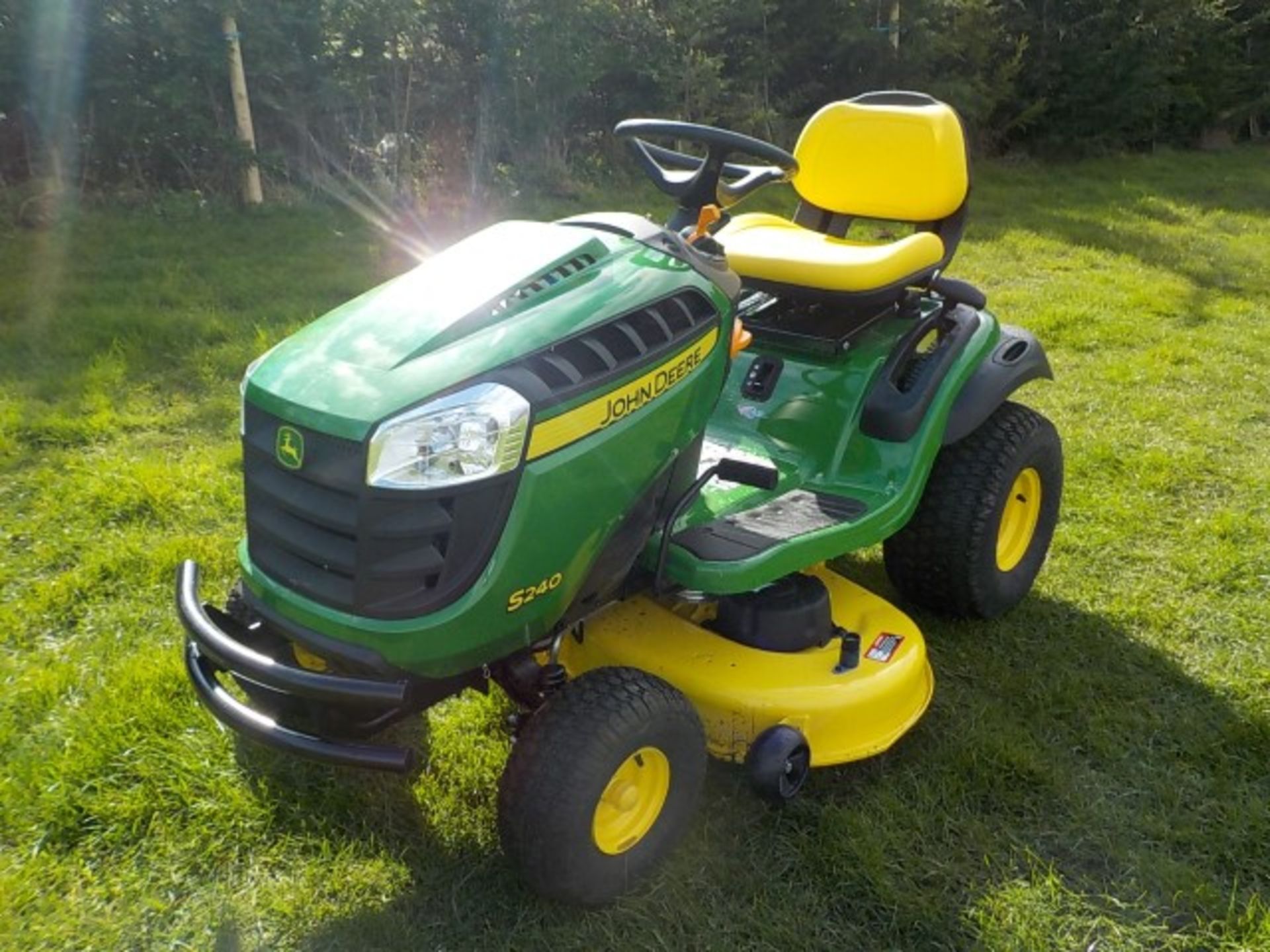 John Deere S240 Ride On Mower