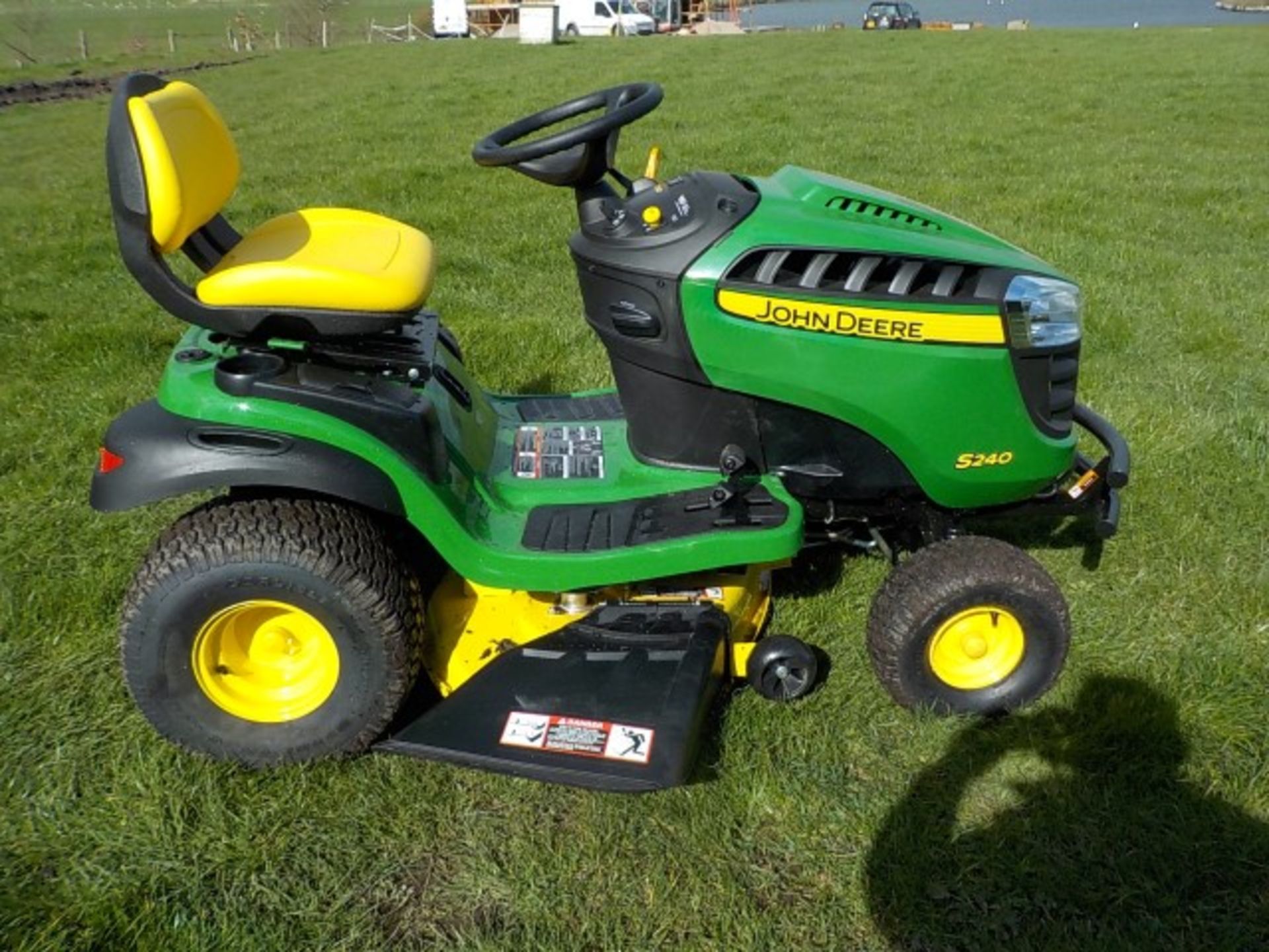 John Deere S240 Ride On Mower - Image 6 of 13