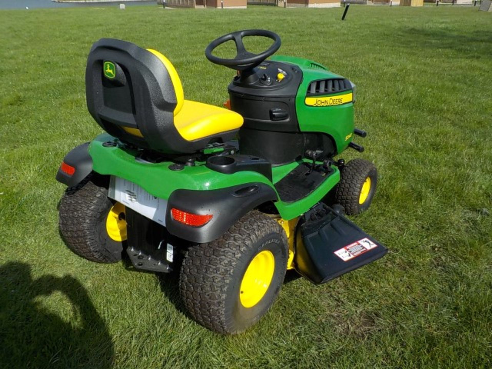 John Deere S240 Ride On Mower - Image 5 of 13