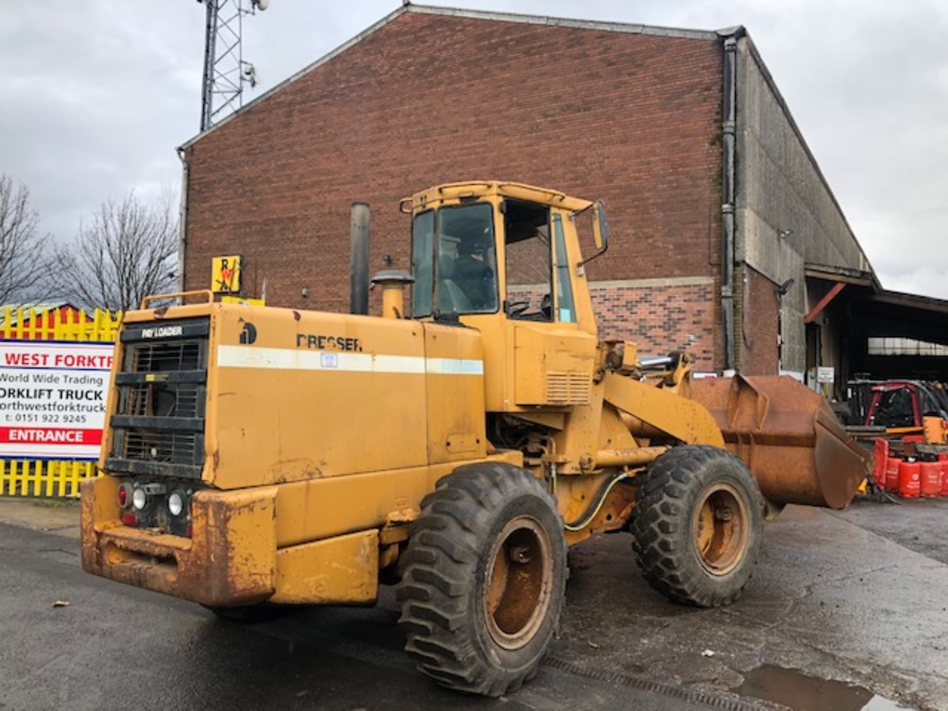 Dresser 520B Diesel Wheeled Loading Shovel - Image 4 of 7