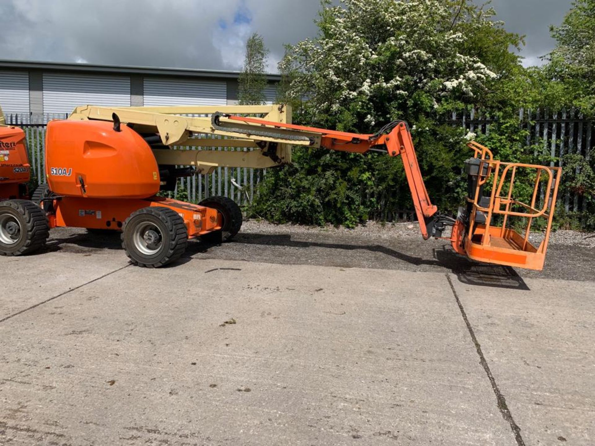 JLG 510JLG 510A Articulated Boom Lift 4X4 - Image 5 of 5