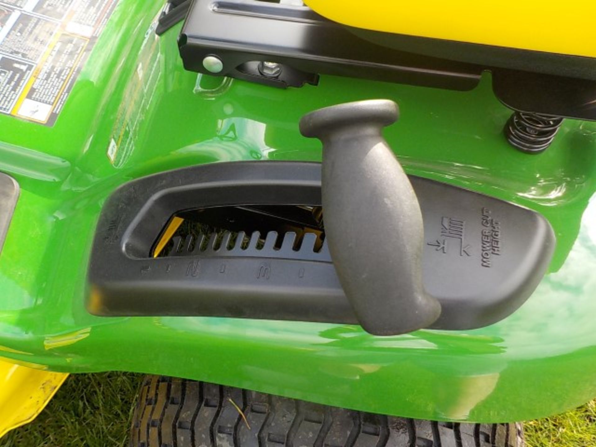 John Deere E110 Ride On Mower - Image 11 of 11