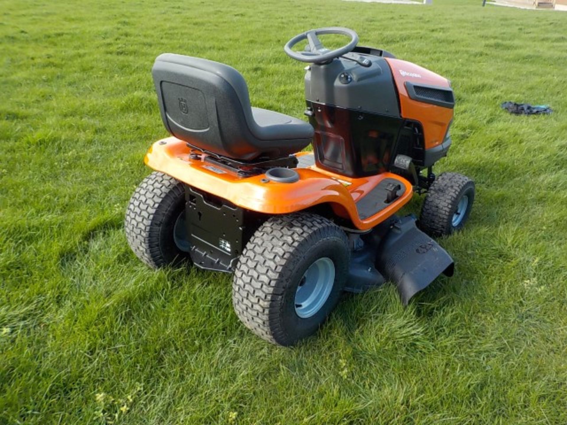 2019 Husqvarna YTH18542 Ride On Mower - Image 6 of 13