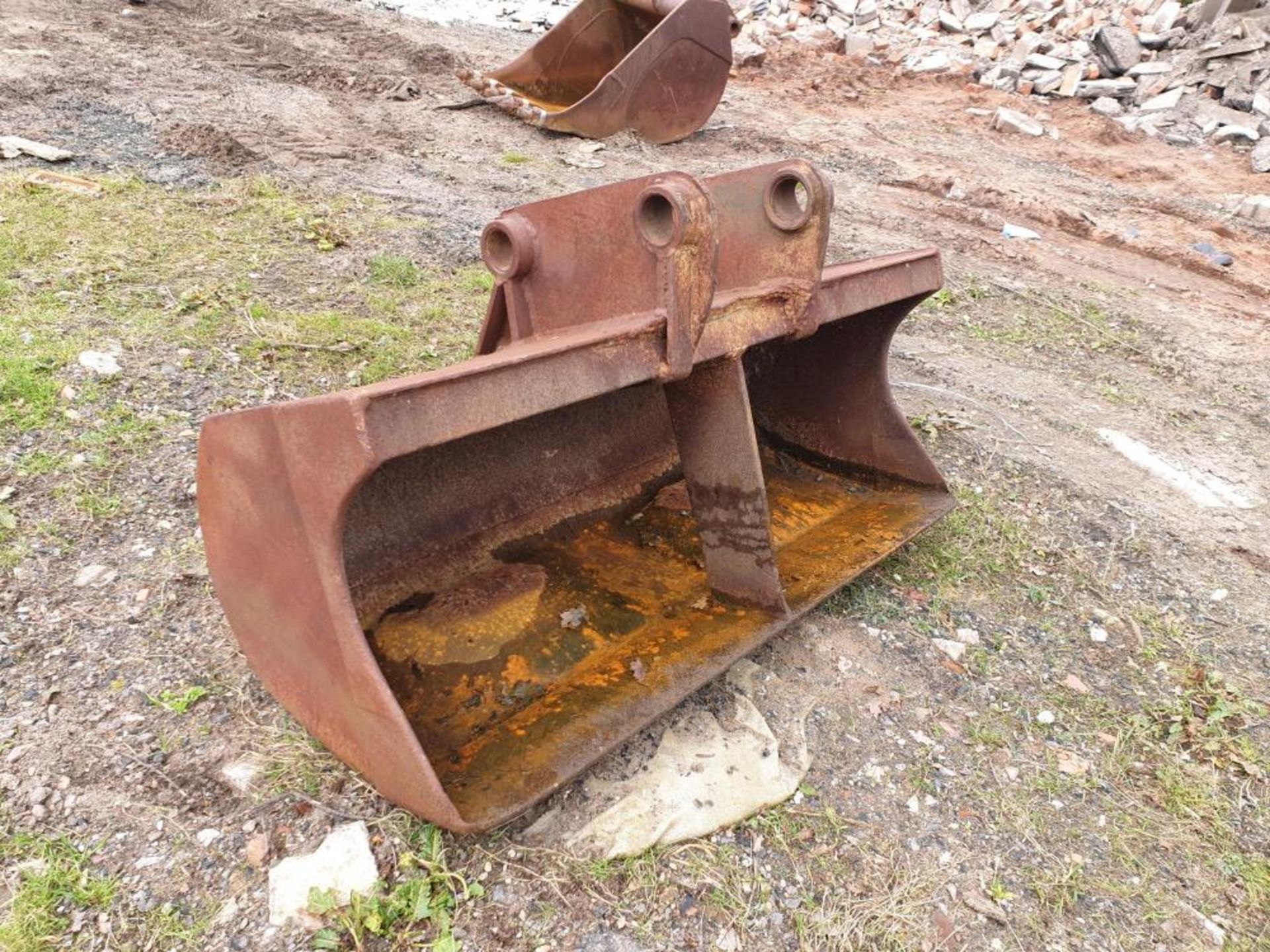 JCB Digger Bucket 65MM Pins - Image 5 of 8