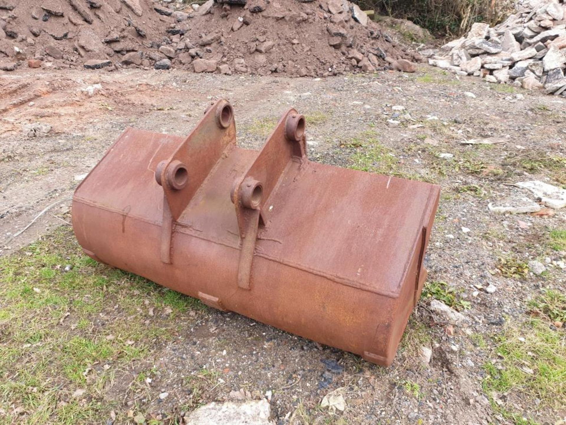 JCB Digger Bucket 65MM Pins - Image 8 of 8