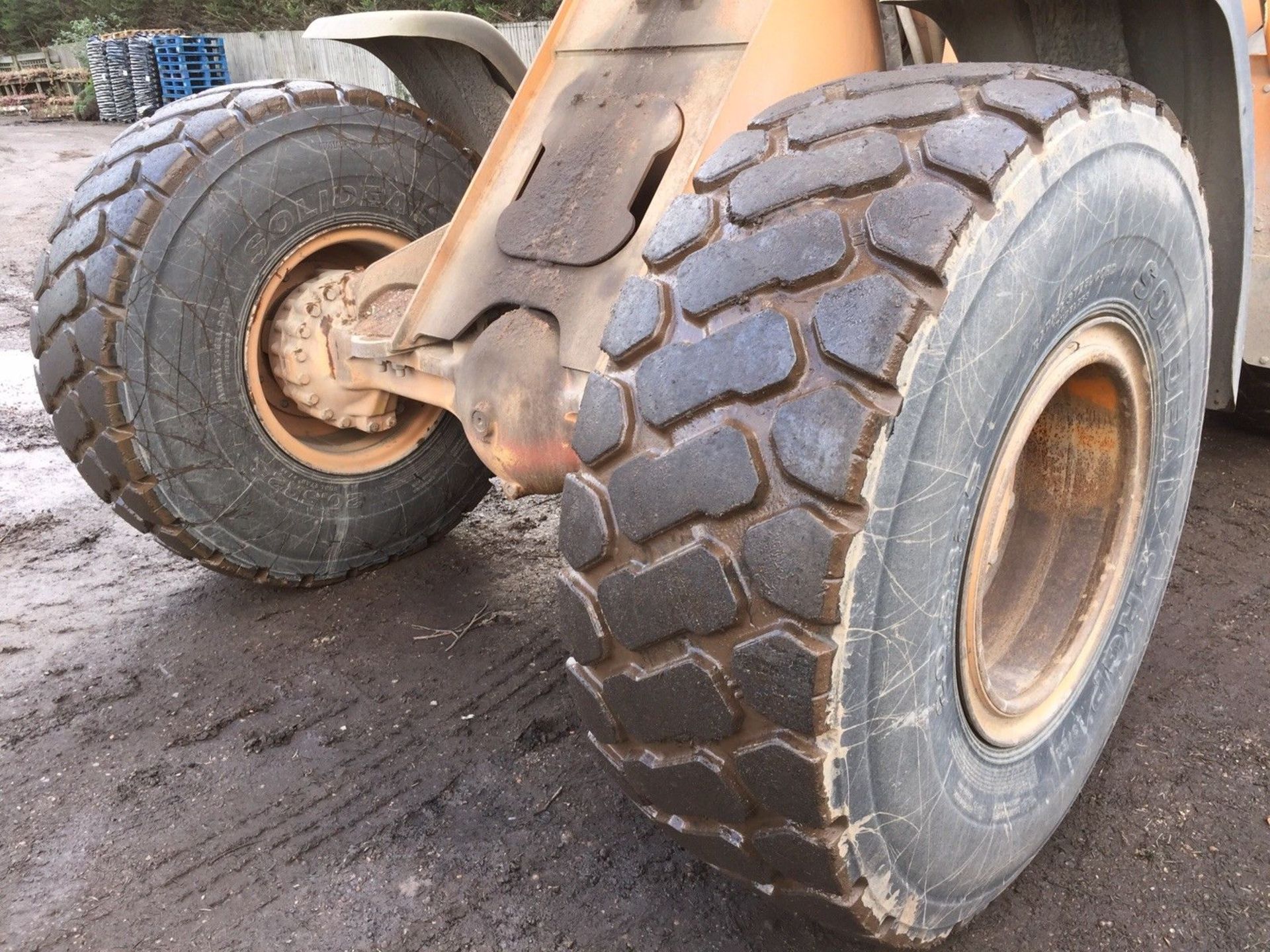 Case 721E Loading Shovel Wheeled Loader - Image 4 of 12