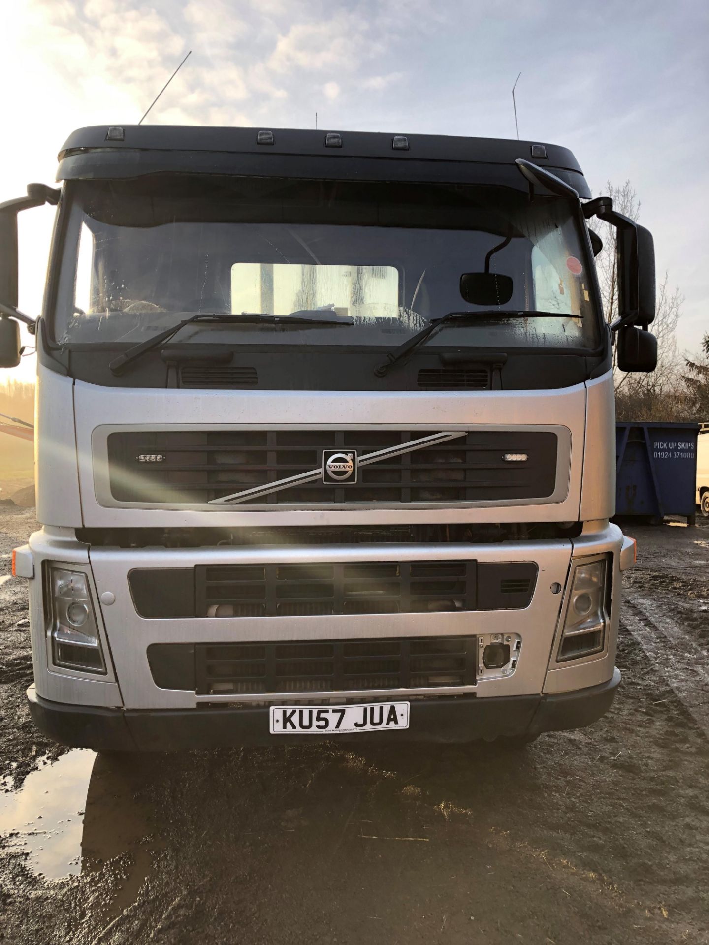 Volvo FM360 8x4 Hookloader