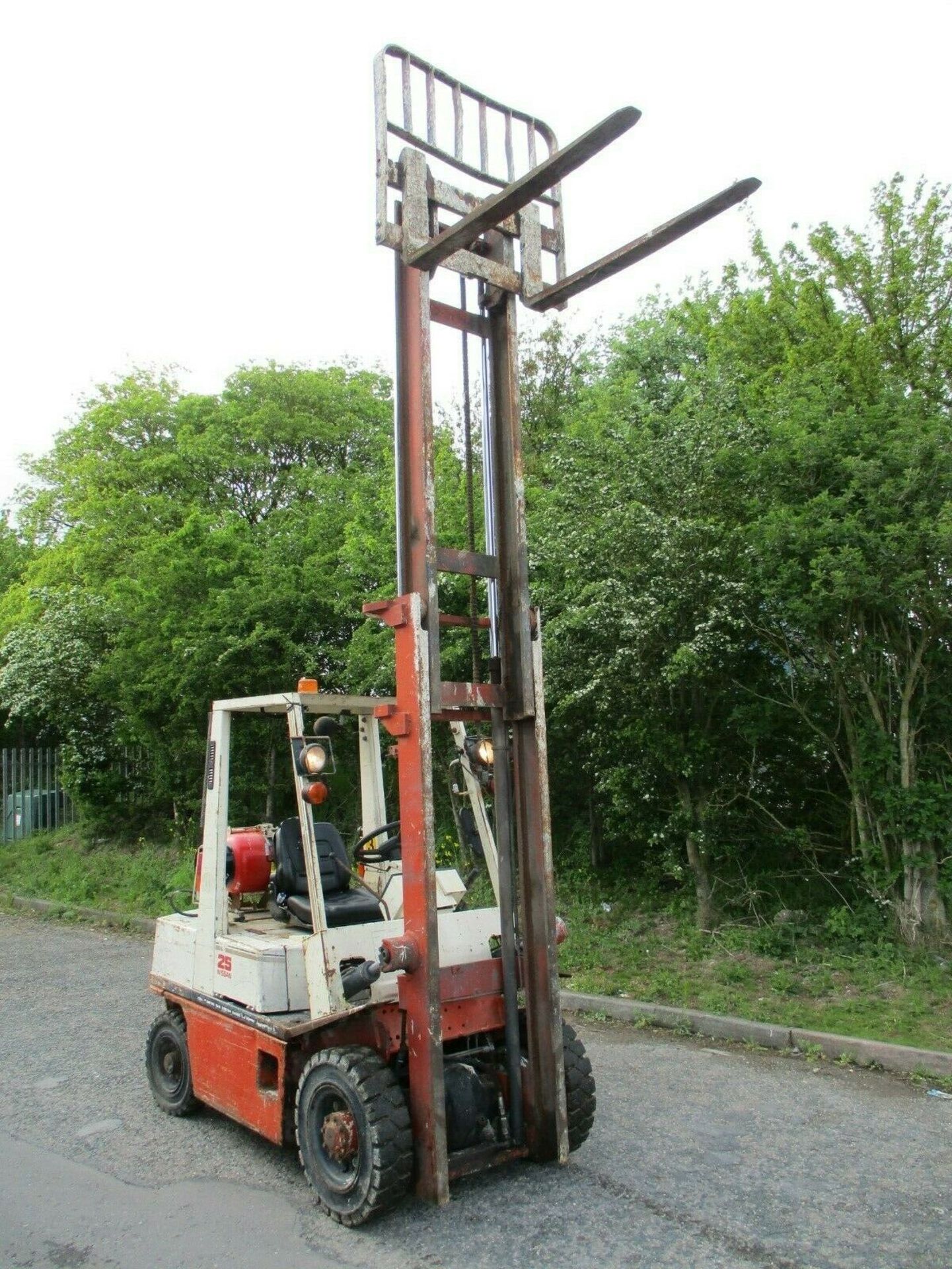 Nissan 25 Forklift - Image 4 of 9