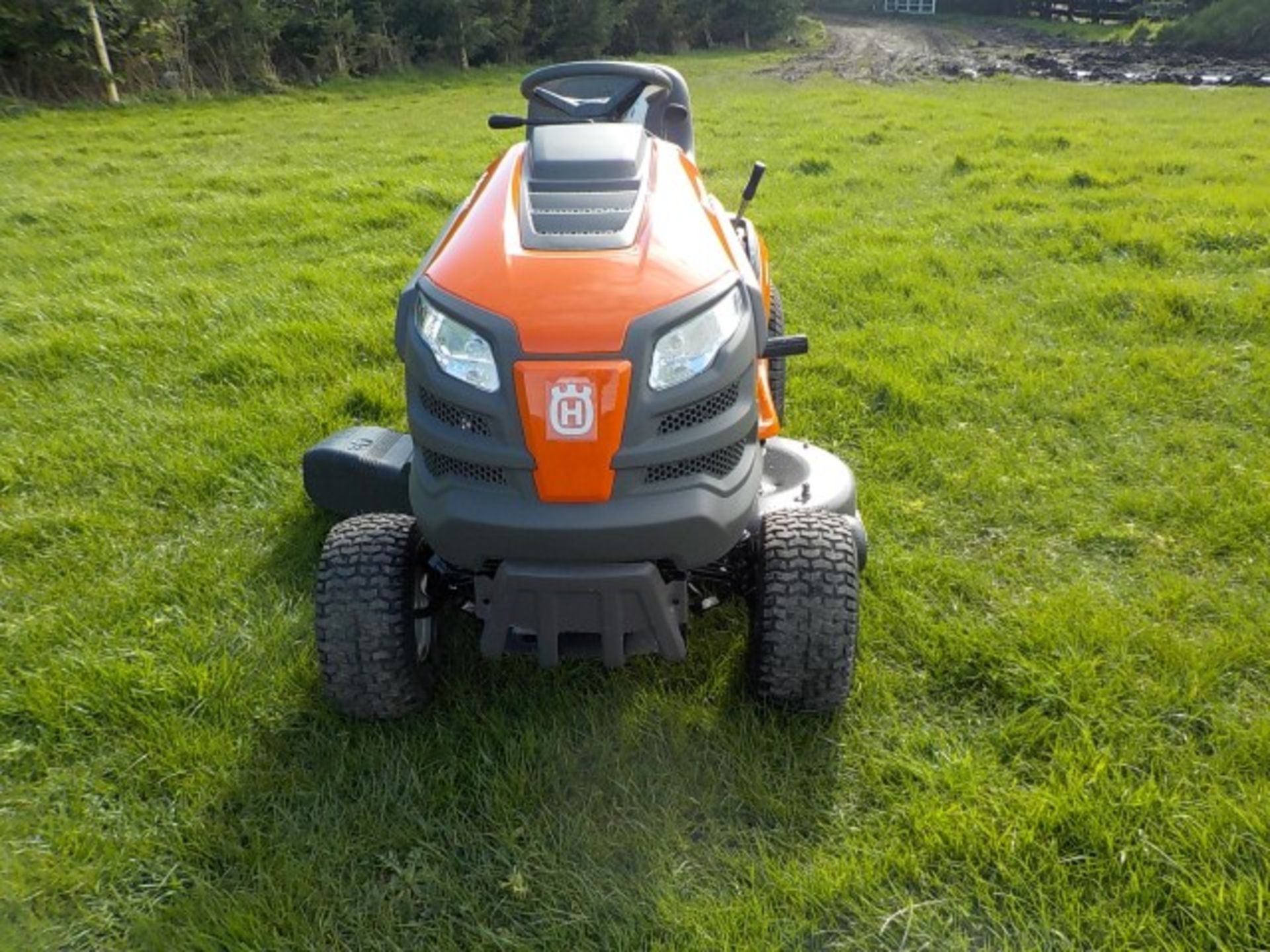 2019 Husqvarna YTH18542 Ride On Mower