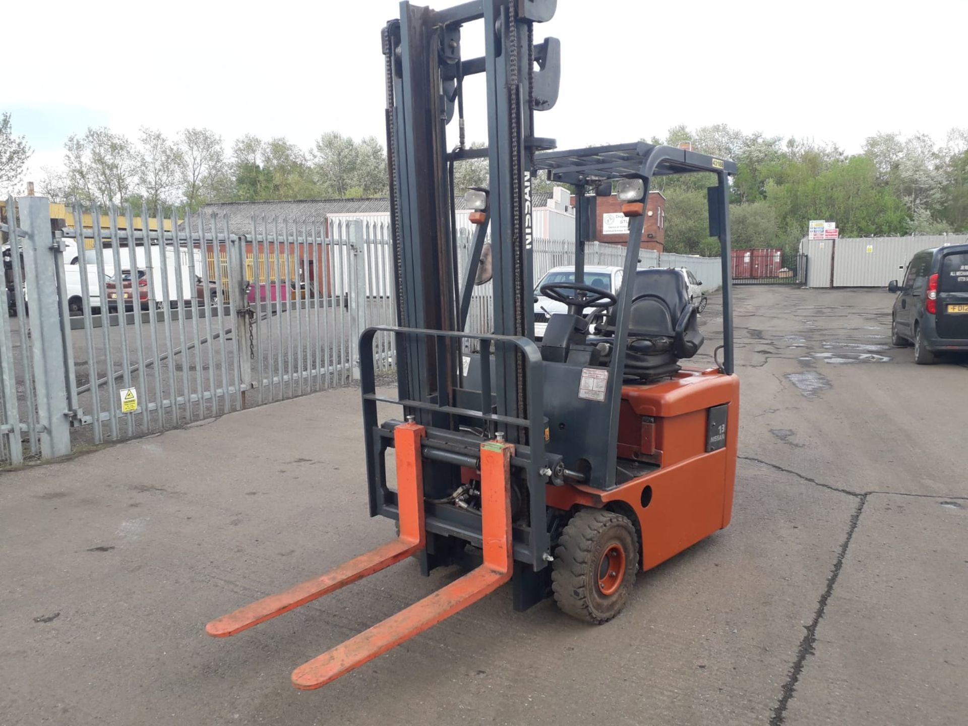 Nissan 1.3 ton Forklift - Image 2 of 2