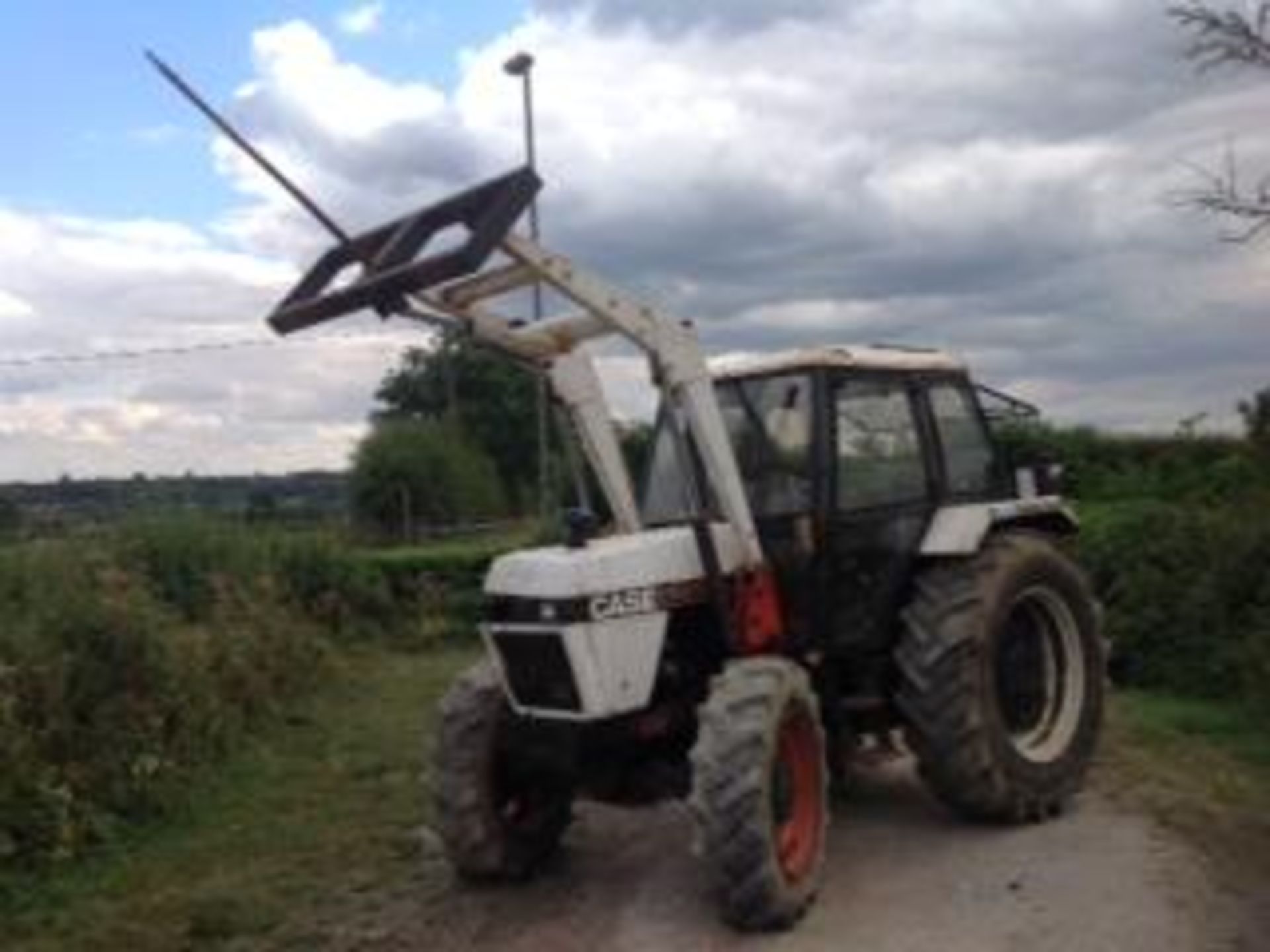 Case 1394 Tractor With Loader And Bale Spike - Image 6 of 8