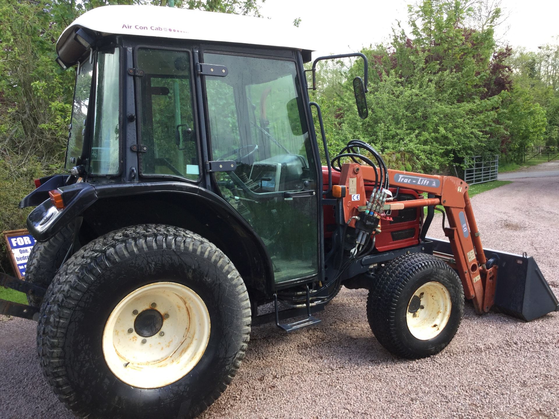 TYM T431 Compact Tractor With Loader - Image 2 of 3