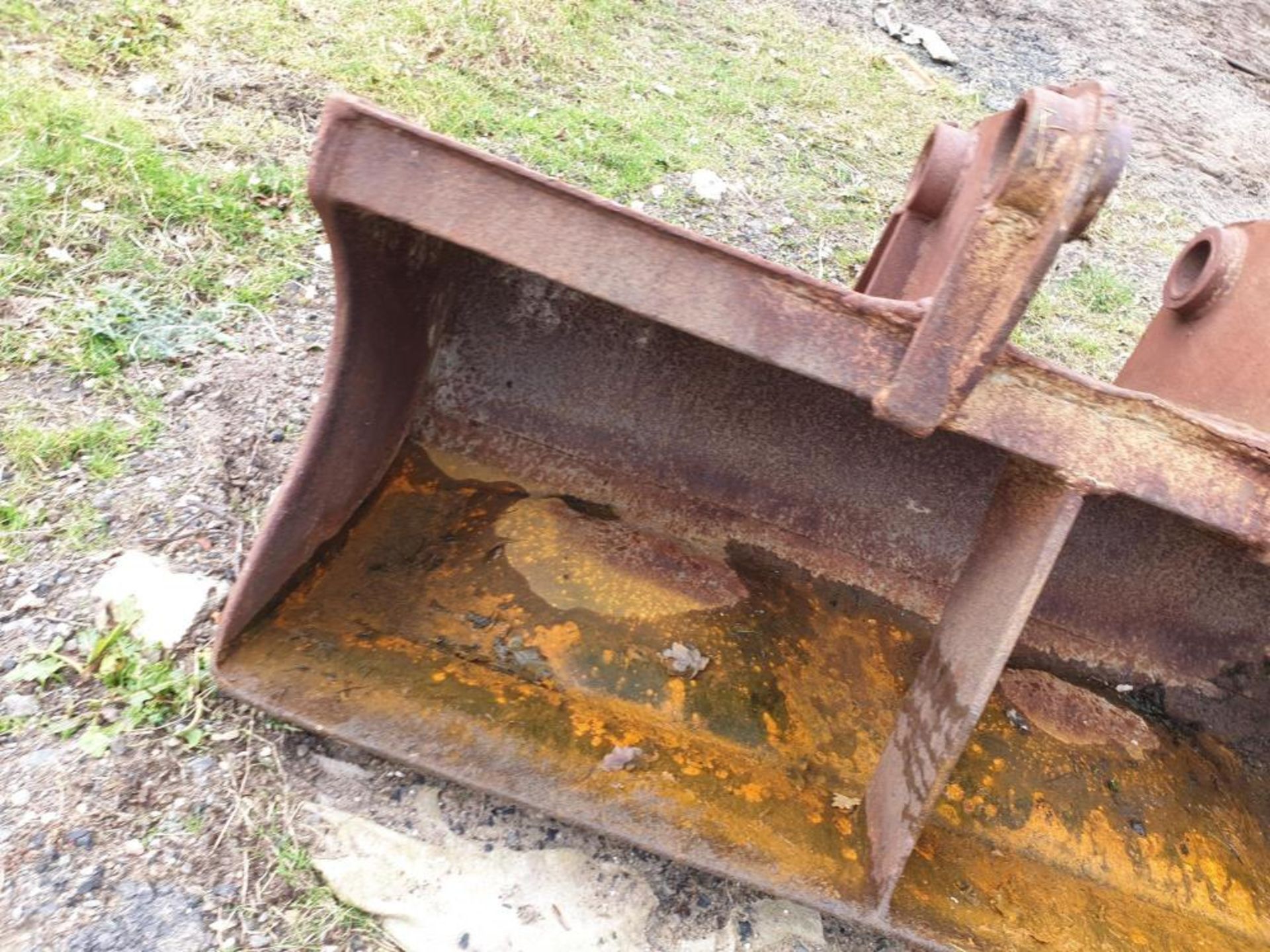 JCB Digger Bucket 65MM Pins - Image 6 of 8