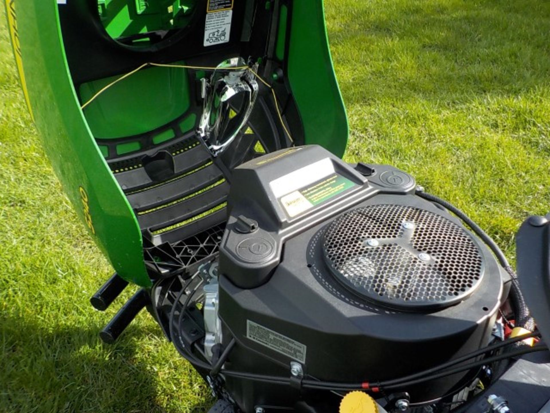 John Deere S240 Ride On Mower - Image 13 of 13