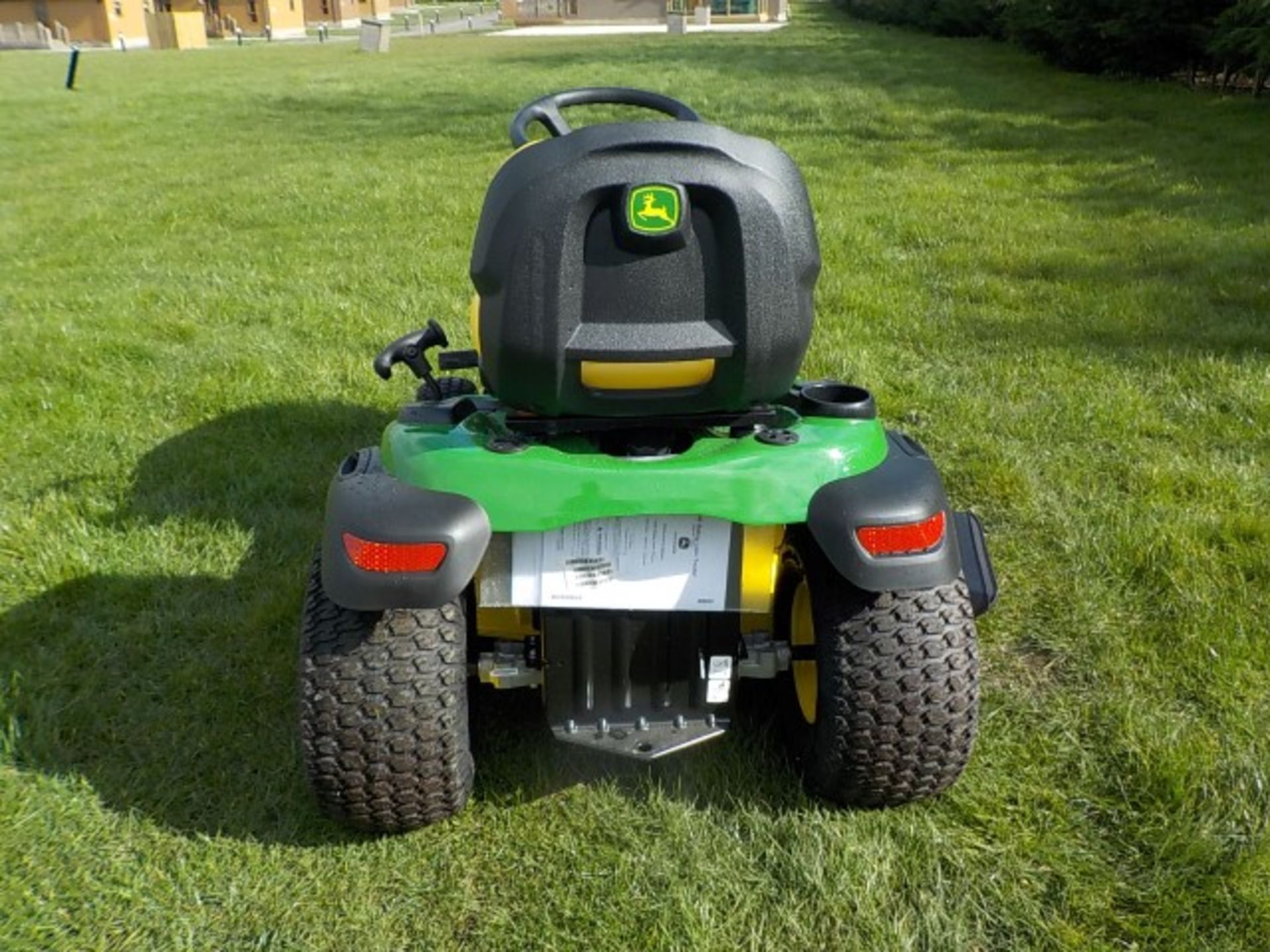 John Deere S240 Ride On Mower - Image 4 of 13