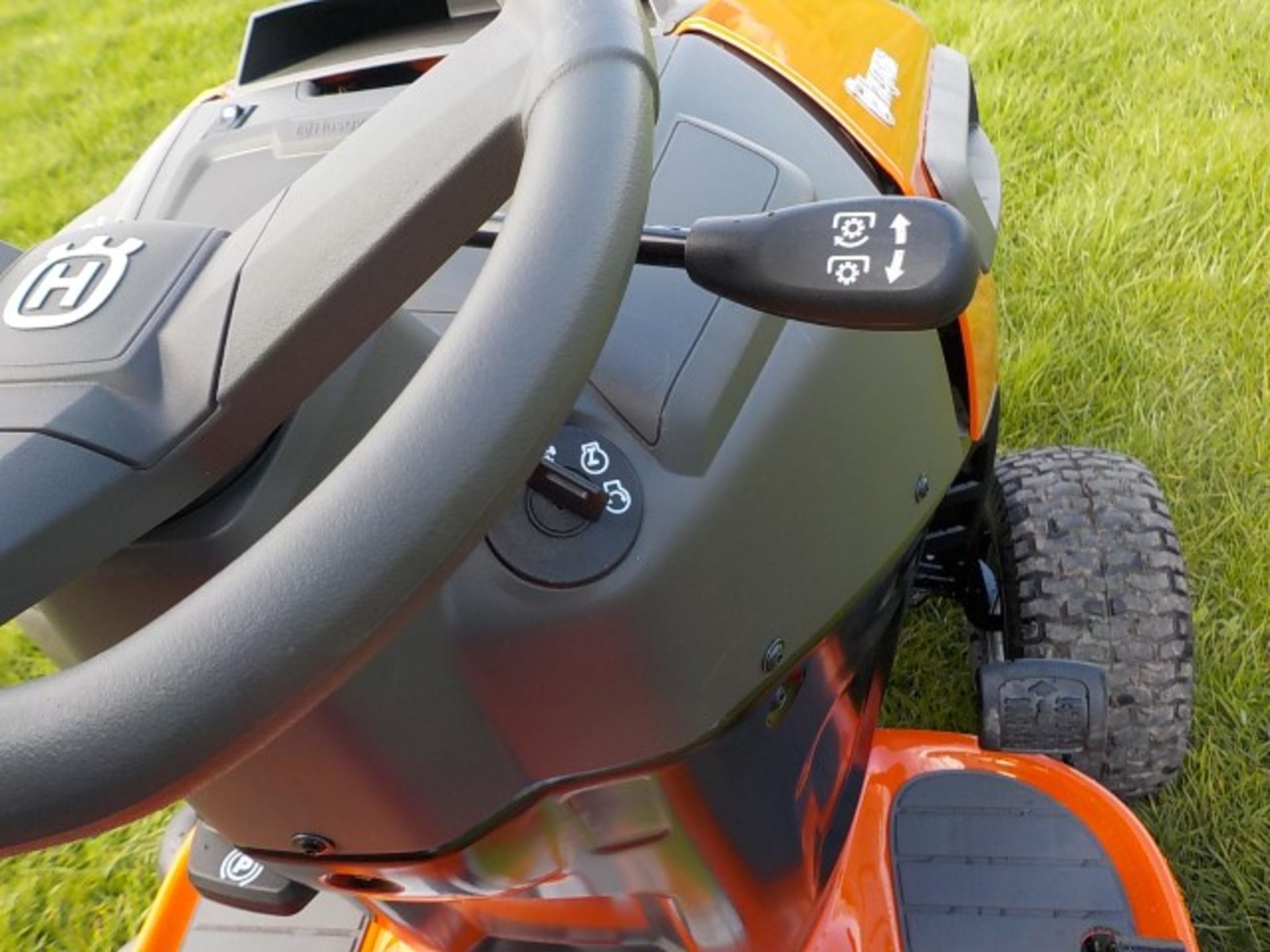 2019 Husqvarna YTH18542 Ride On Mower - Image 12 of 13