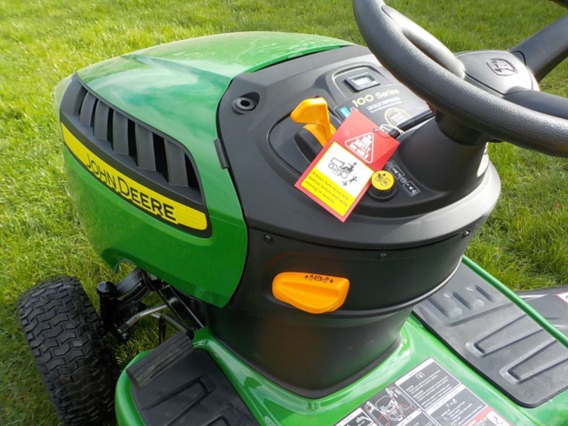 John Deere E110 Ride On Mower - Image 10 of 11