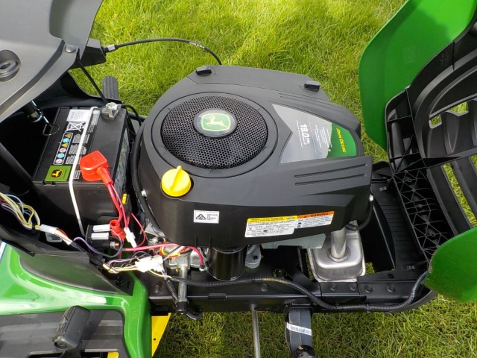 John Deere E110 Ride On Mower - Image 8 of 11