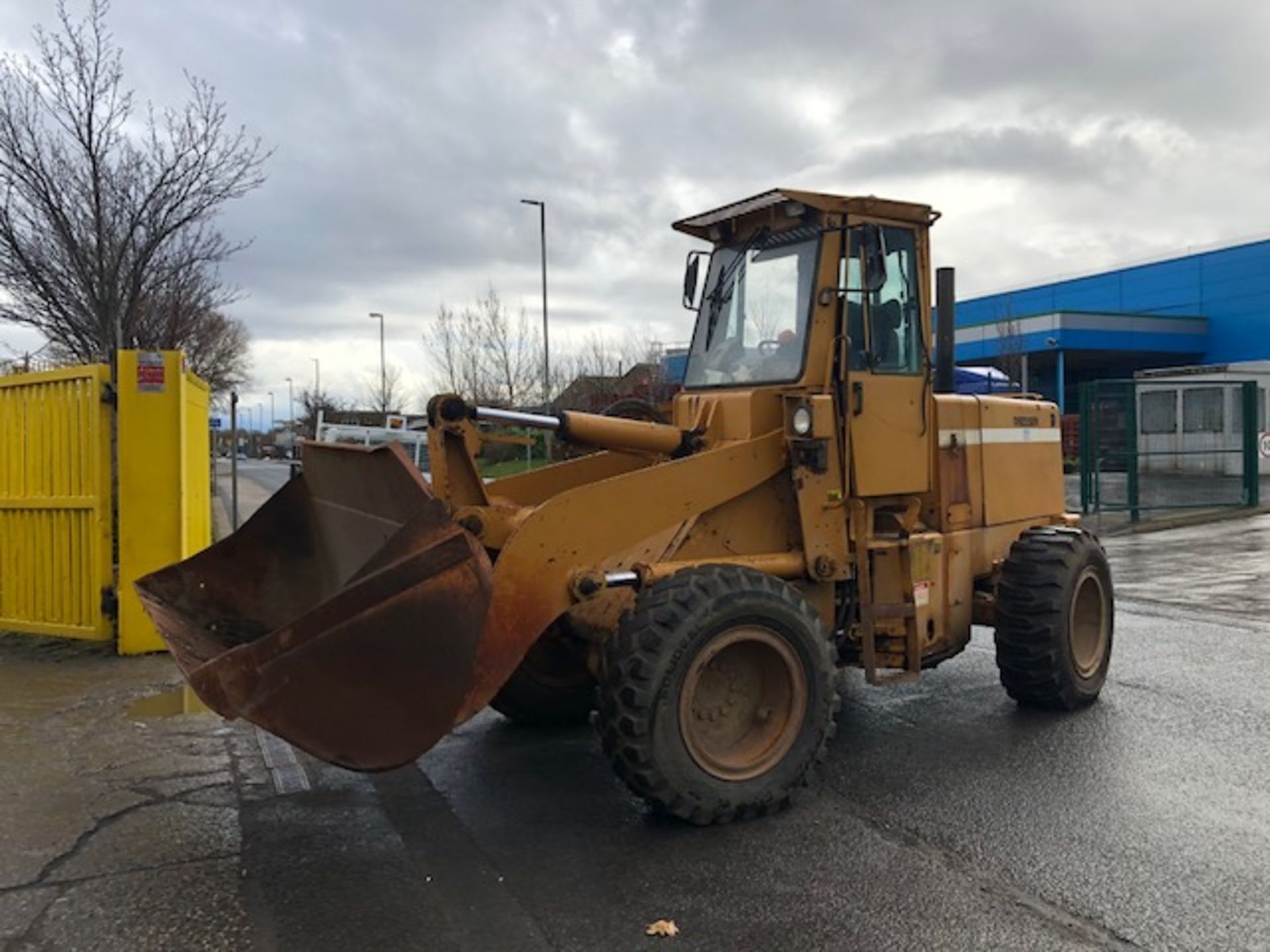 Dresser 520B Diesel Wheeled Loading Shovel - Image 2 of 7