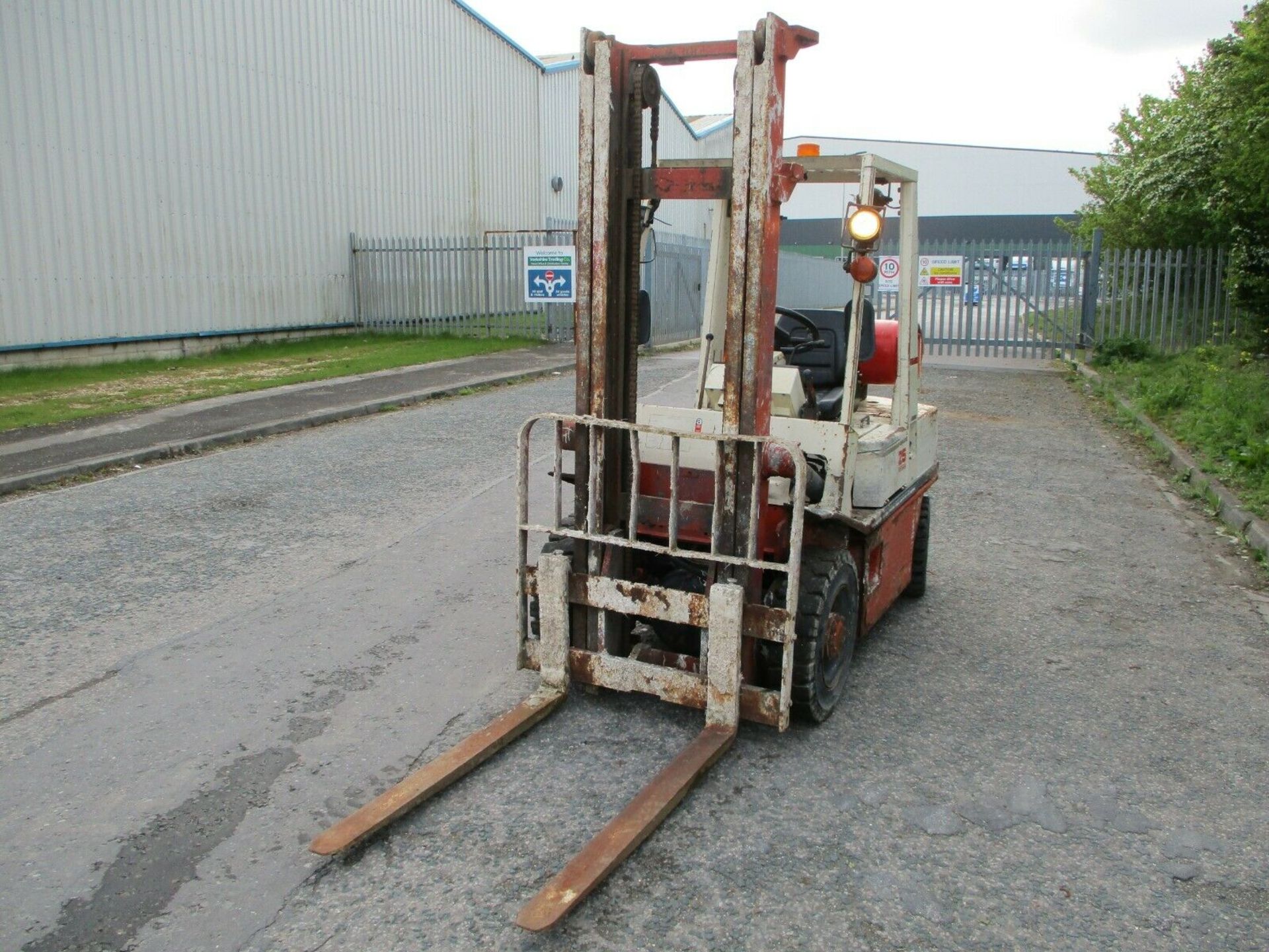 Nissan 25 Forklift - Image 9 of 9