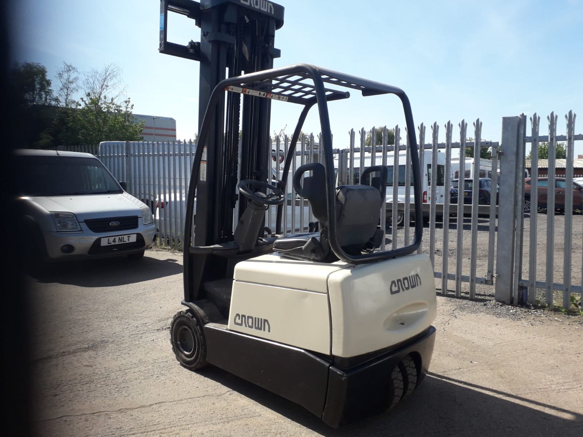 Crown 3 Wheel Electric Forklift - Image 3 of 7