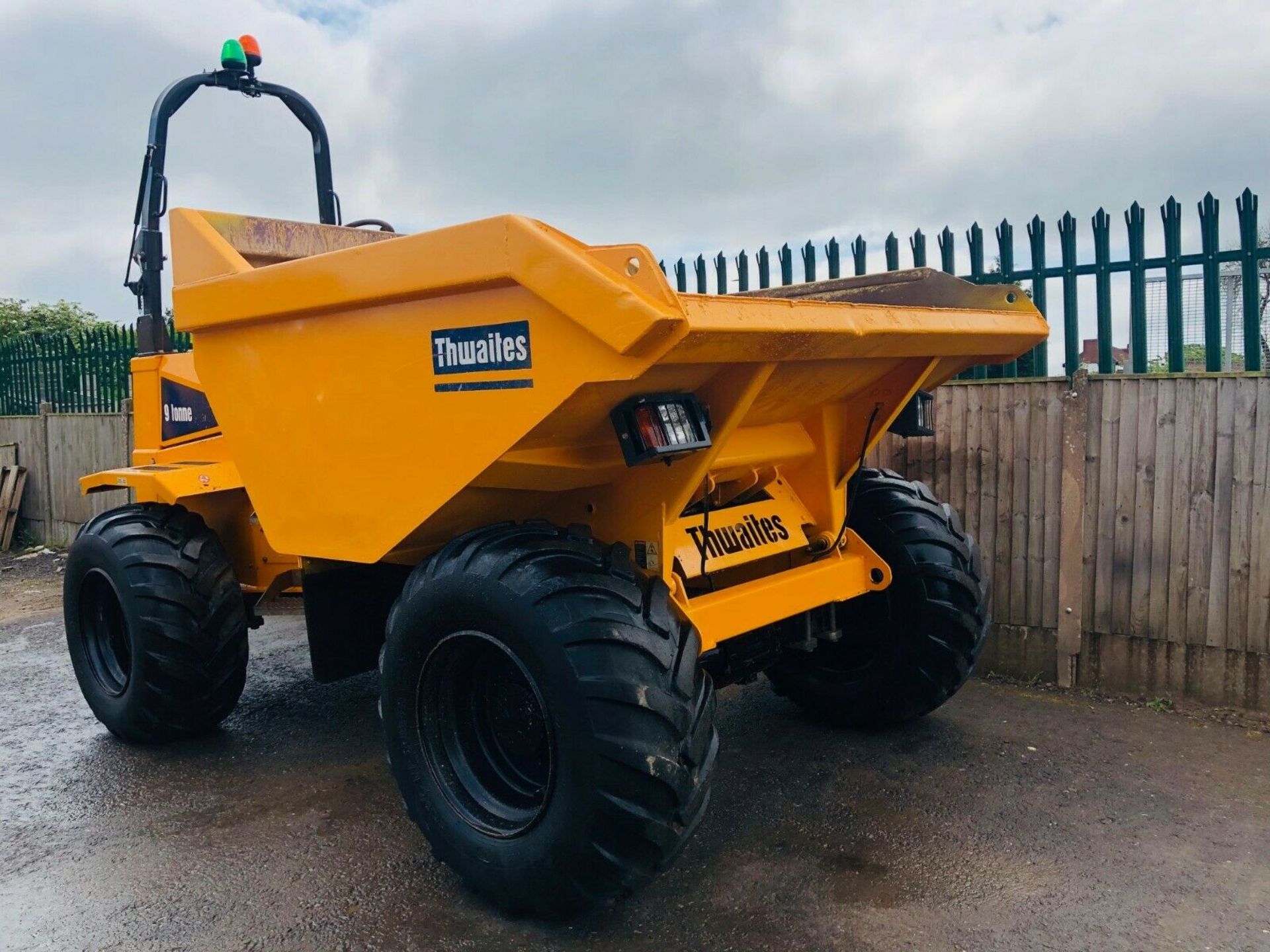 9 Tonne Straight Tip Dumper - Image 4 of 11