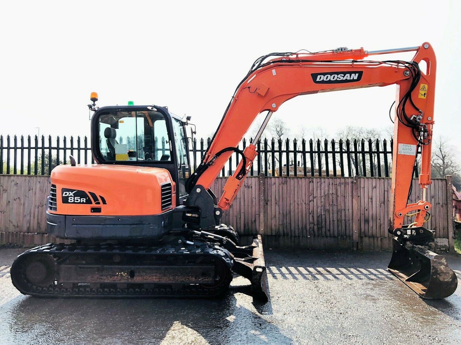 Doosan DX85R Excavator / Digger - Image 2 of 12