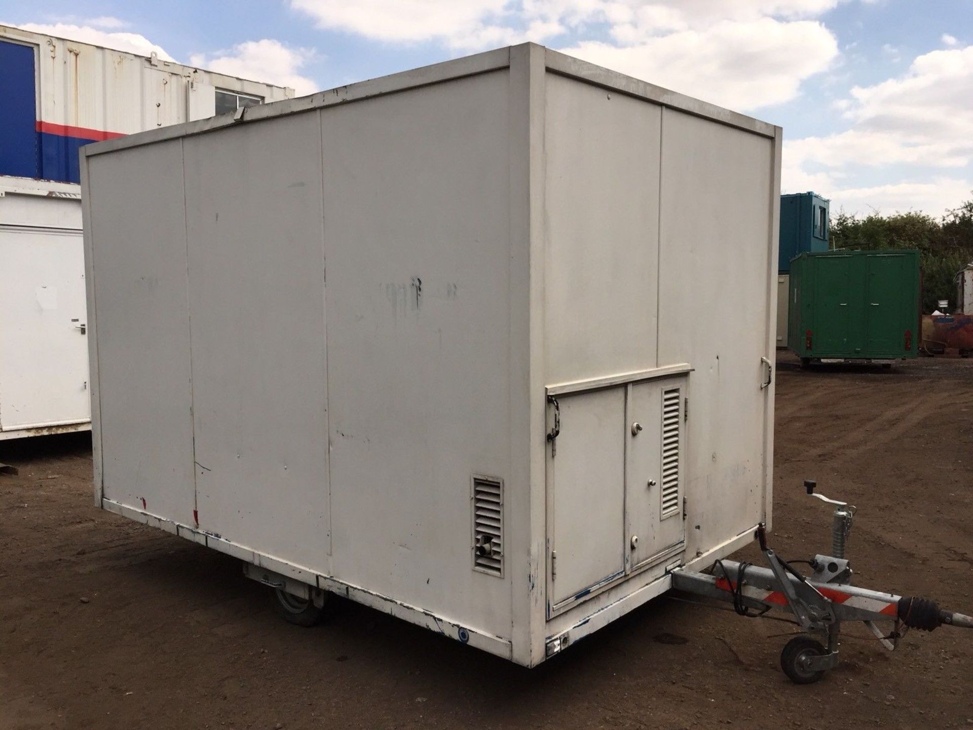 AJC Towable Anti Vandal Welfare Unit With Generator - Image 5 of 12