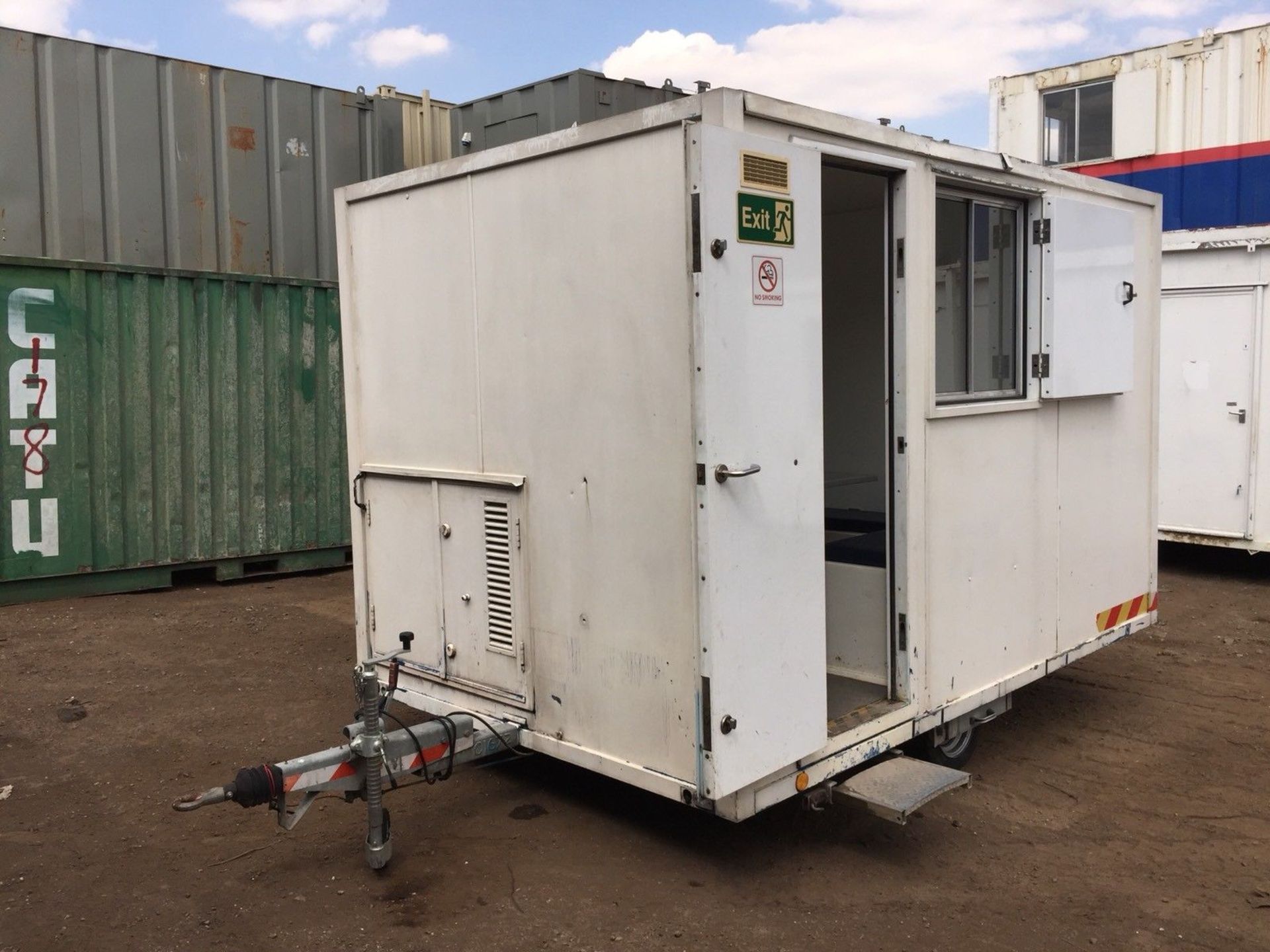 AJC Towable Anti Vandal Welfare Unit With Generator - Image 11 of 12