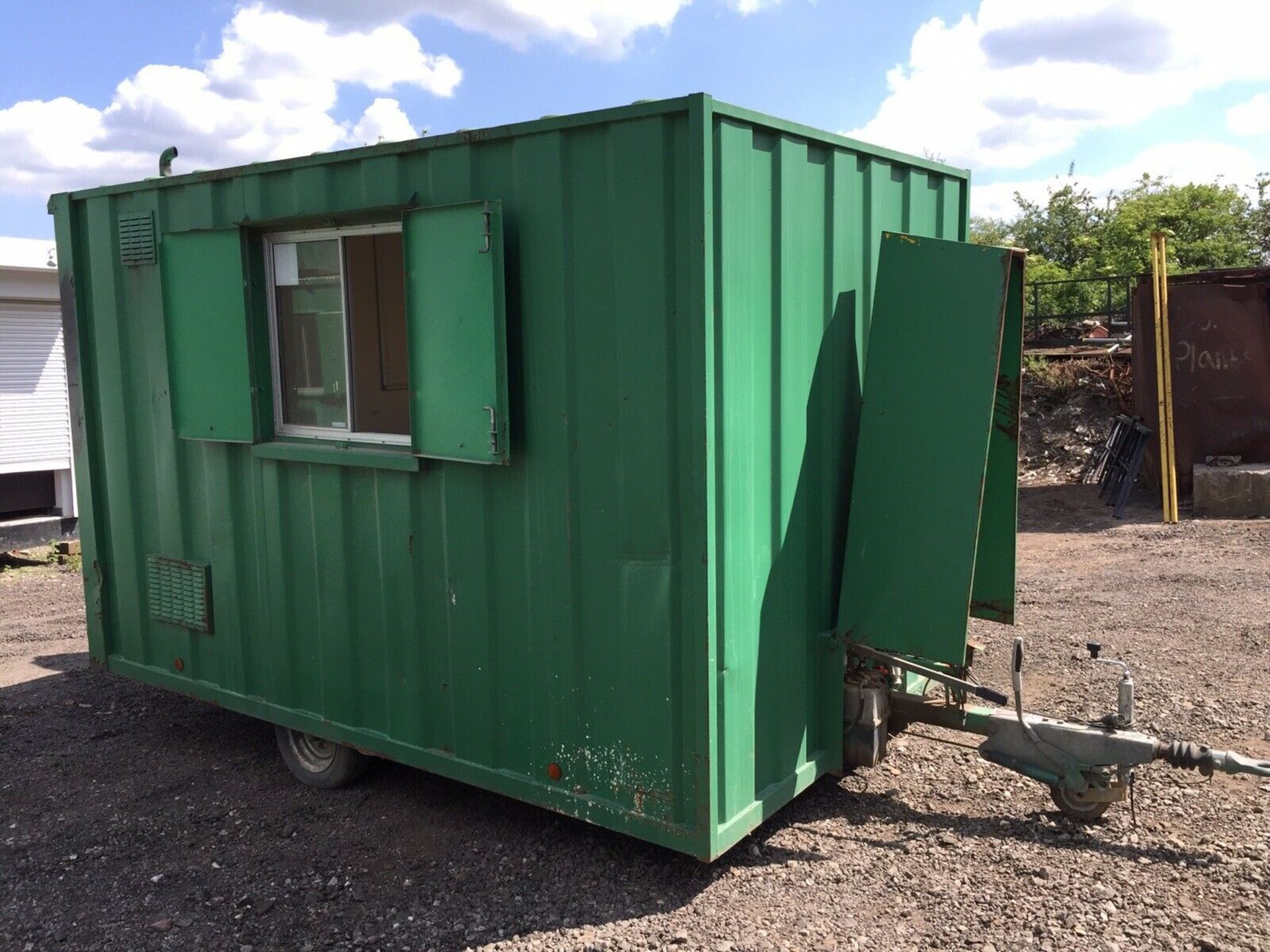 Groundhog GP360 Towable Welfare Unit With Generator.